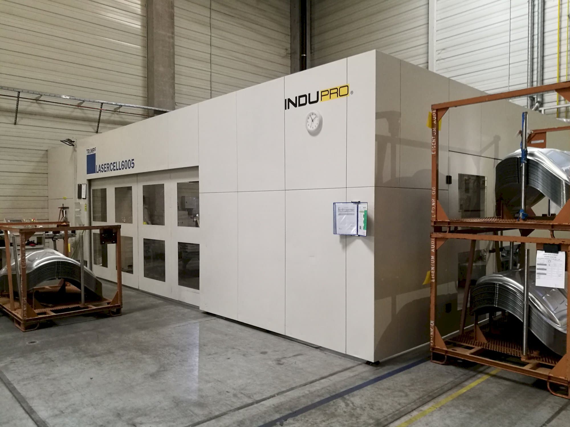 Trumpf-maskinen sedd från högerLasercell 6005