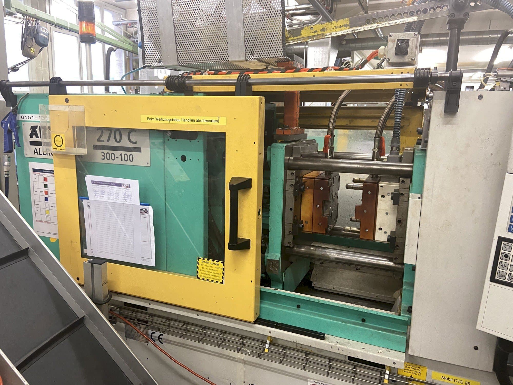 Arburg 270 C 300-100-maskinen framifrån