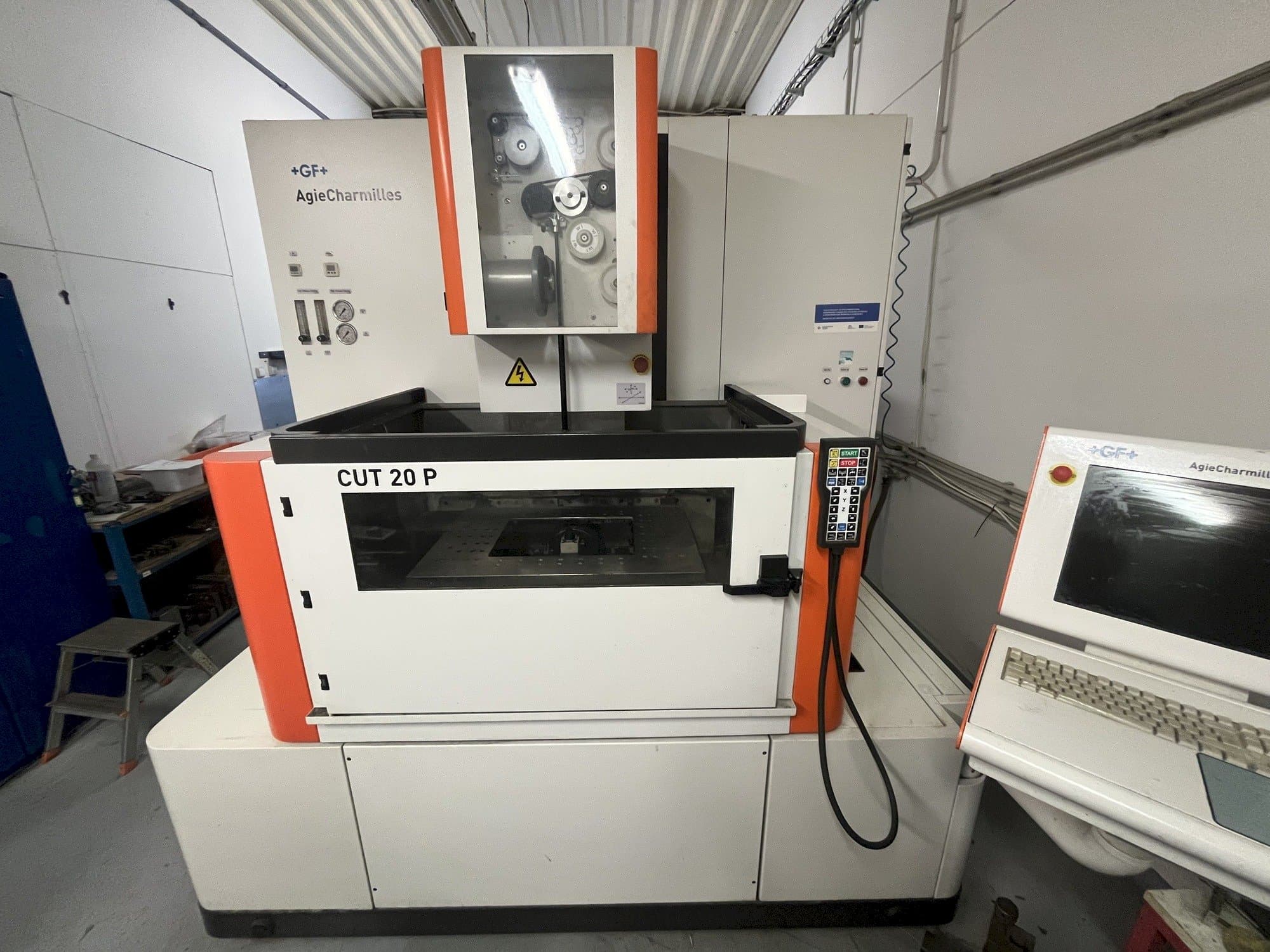 AgieCharmilles CUT 20 P-maskinen framifrån