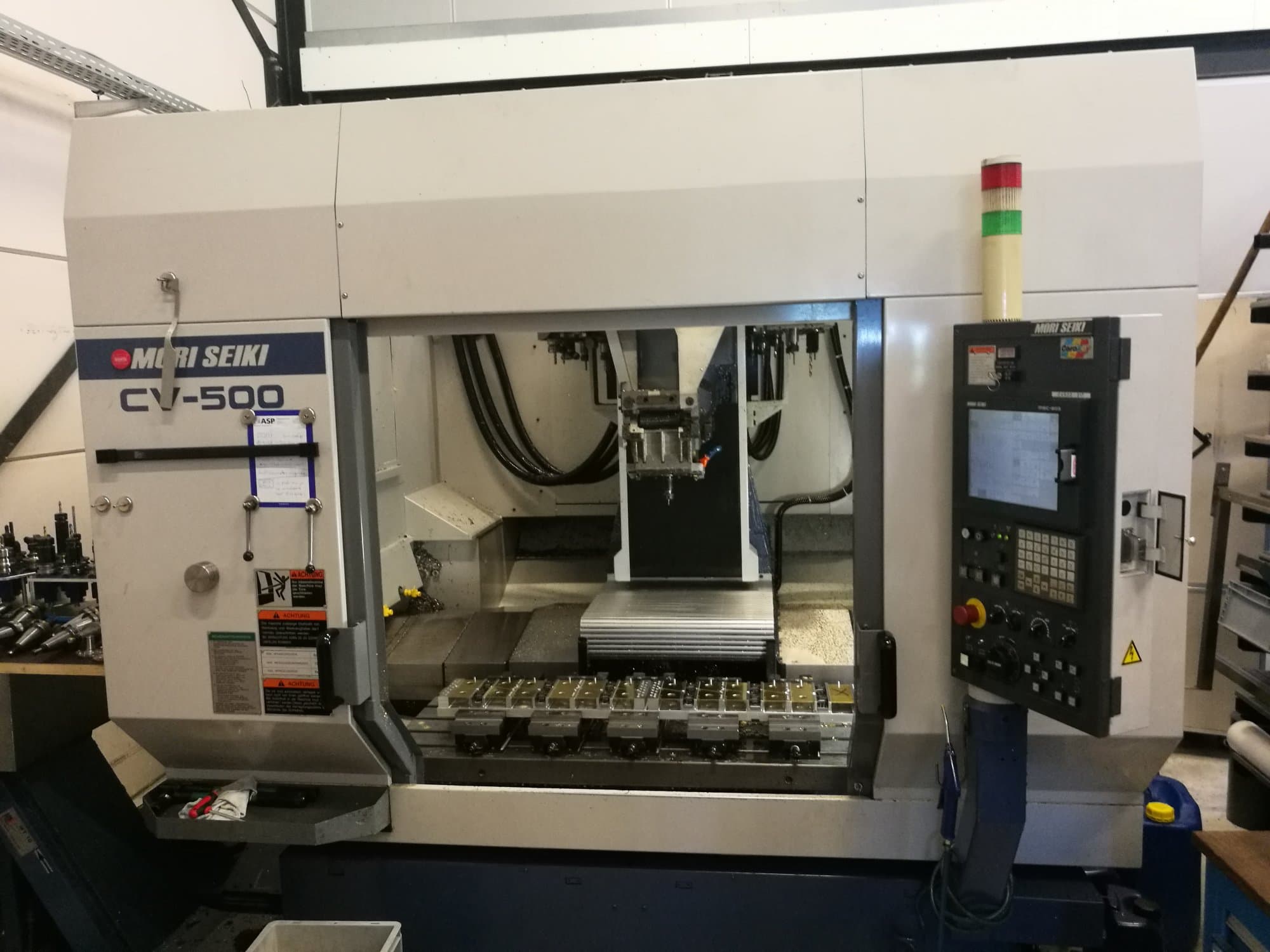 MORI SEIKI-maskinen framifrånCV-500B