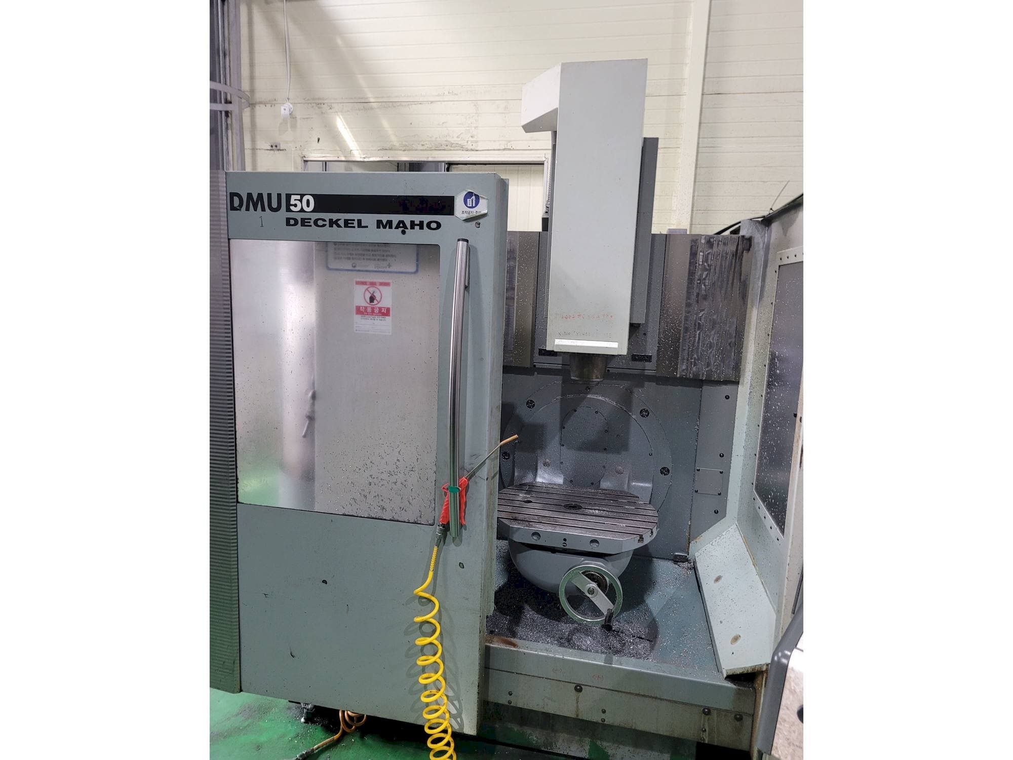 DECKEL MAHO DMU 50-maskinen framifrån
