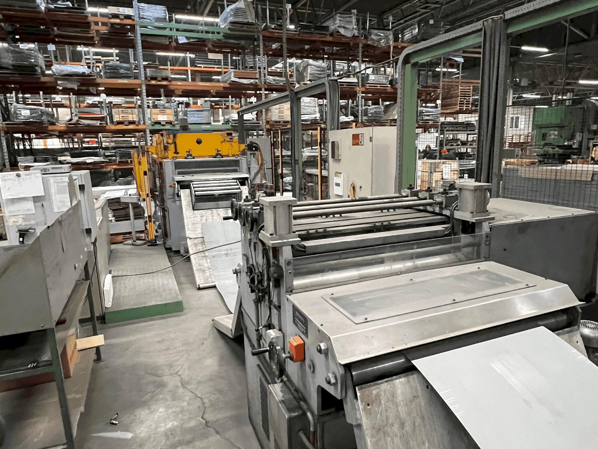 MECASTEEL Coil Press Feeding Line-maskinen framifrån