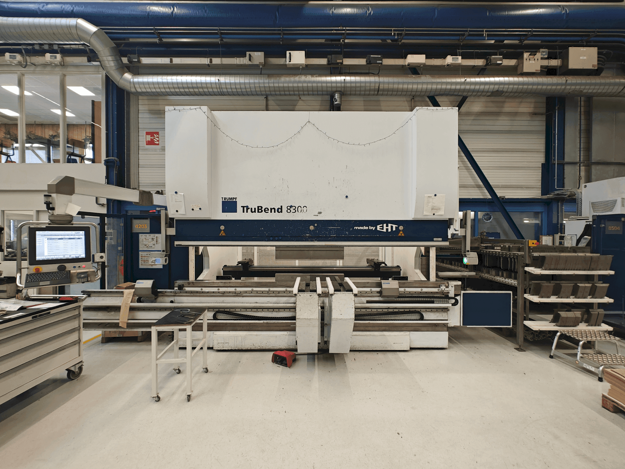 EHT TruBend 8300-40-maskinen framifrån
