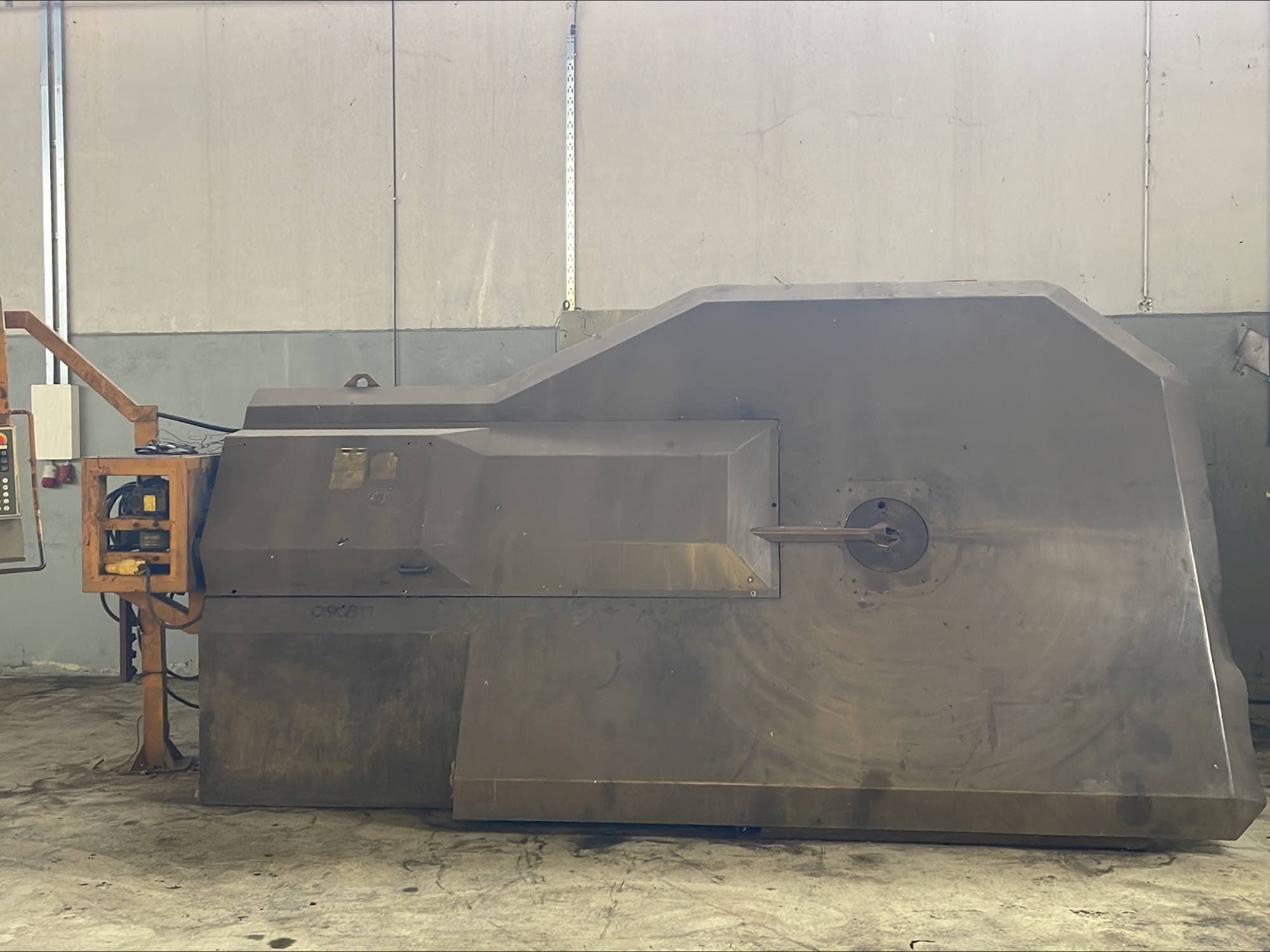 OSCAM MULTIBEND 16-maskinen framifrån