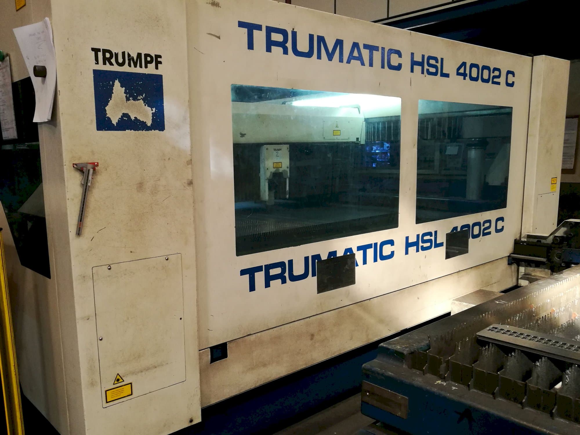 Trumpf-maskinen sedd från vänsterTrumatic HSL 4002 C