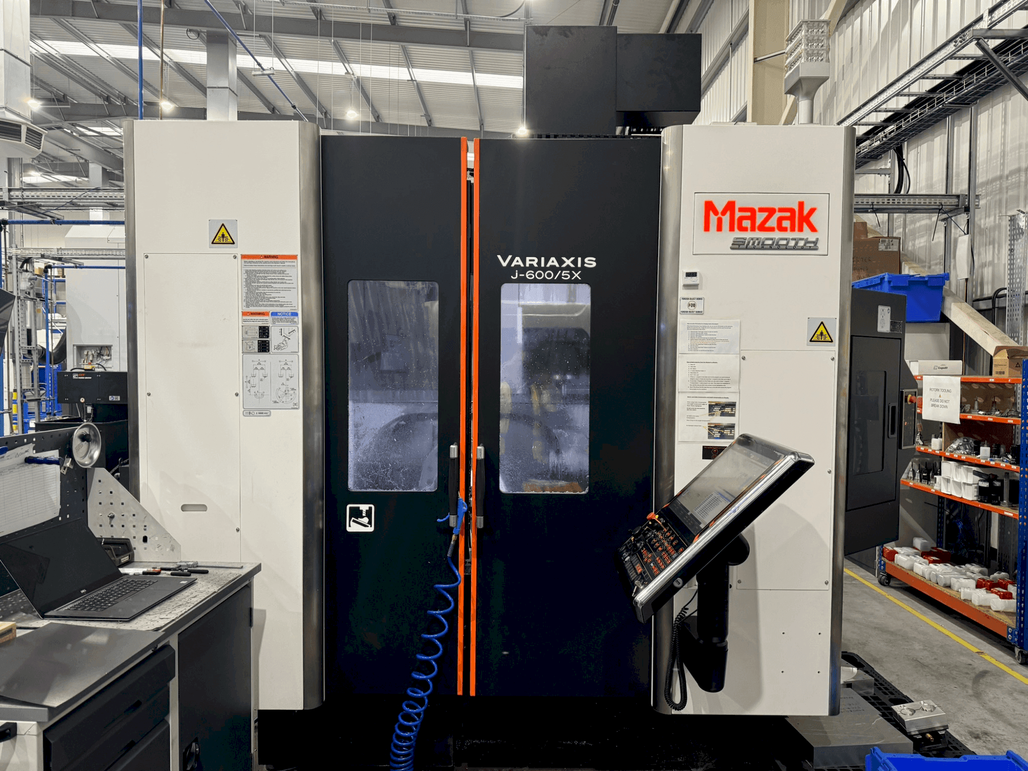 Mazak Variaxis J-600-maskinen framifrån