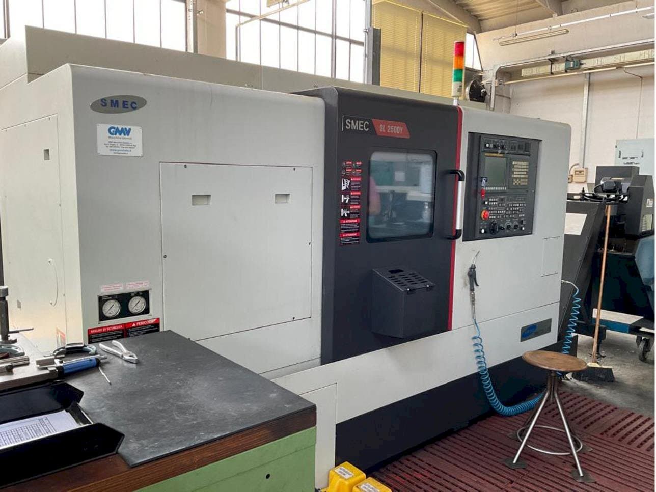 SMEC SL-2500Y-maskinen framifrån