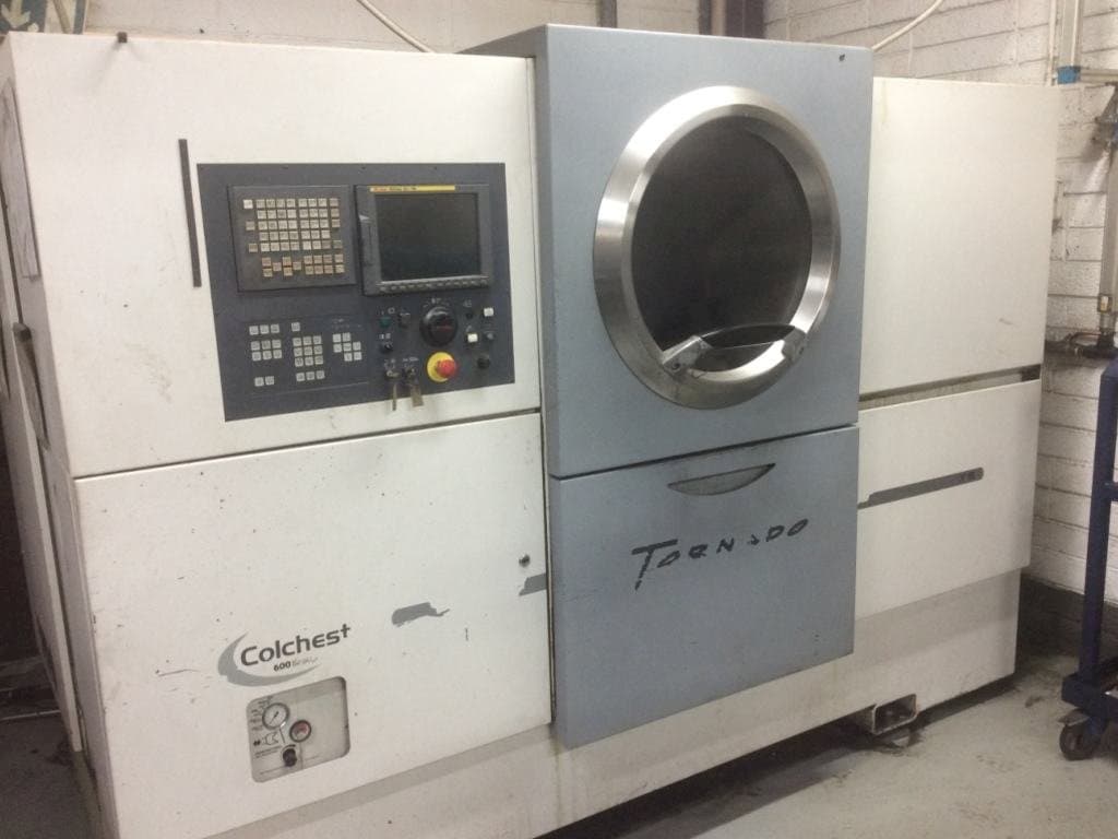 Colchester Tornado T8-maskinen framifrån