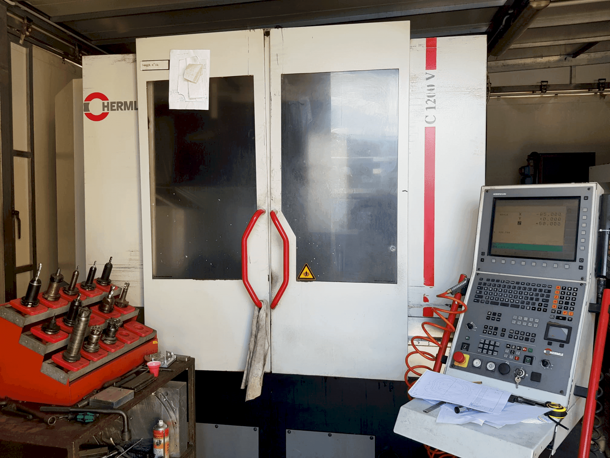 HERMLE C 1200 V-maskinen framifrån