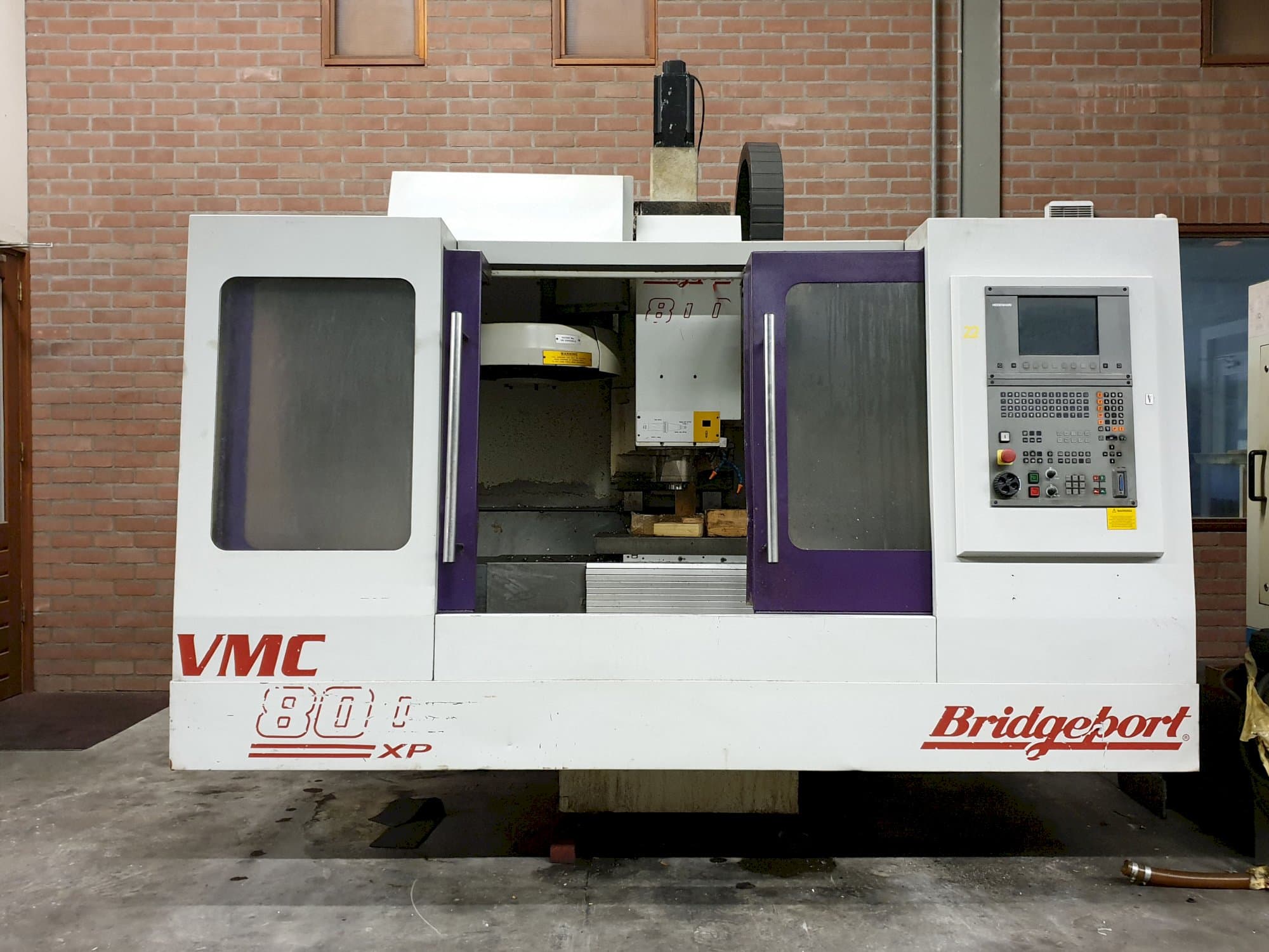 Bridgeport-maskinen framifrånVMC 800 22