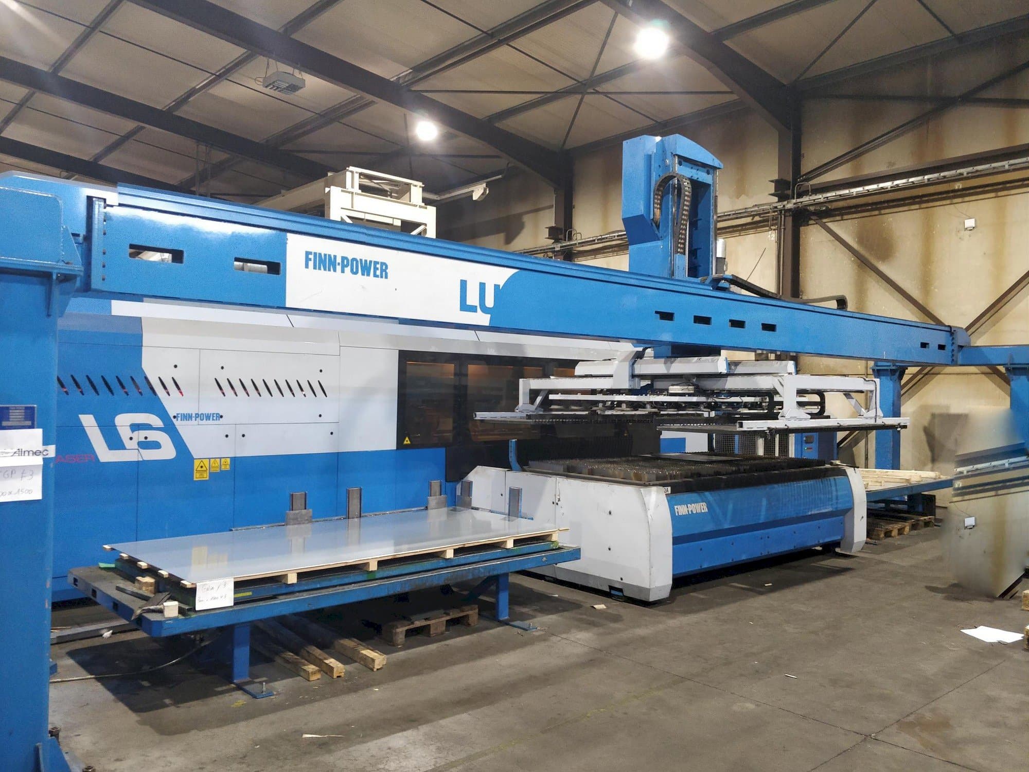 Finn-Power L6-maskinen framifrån