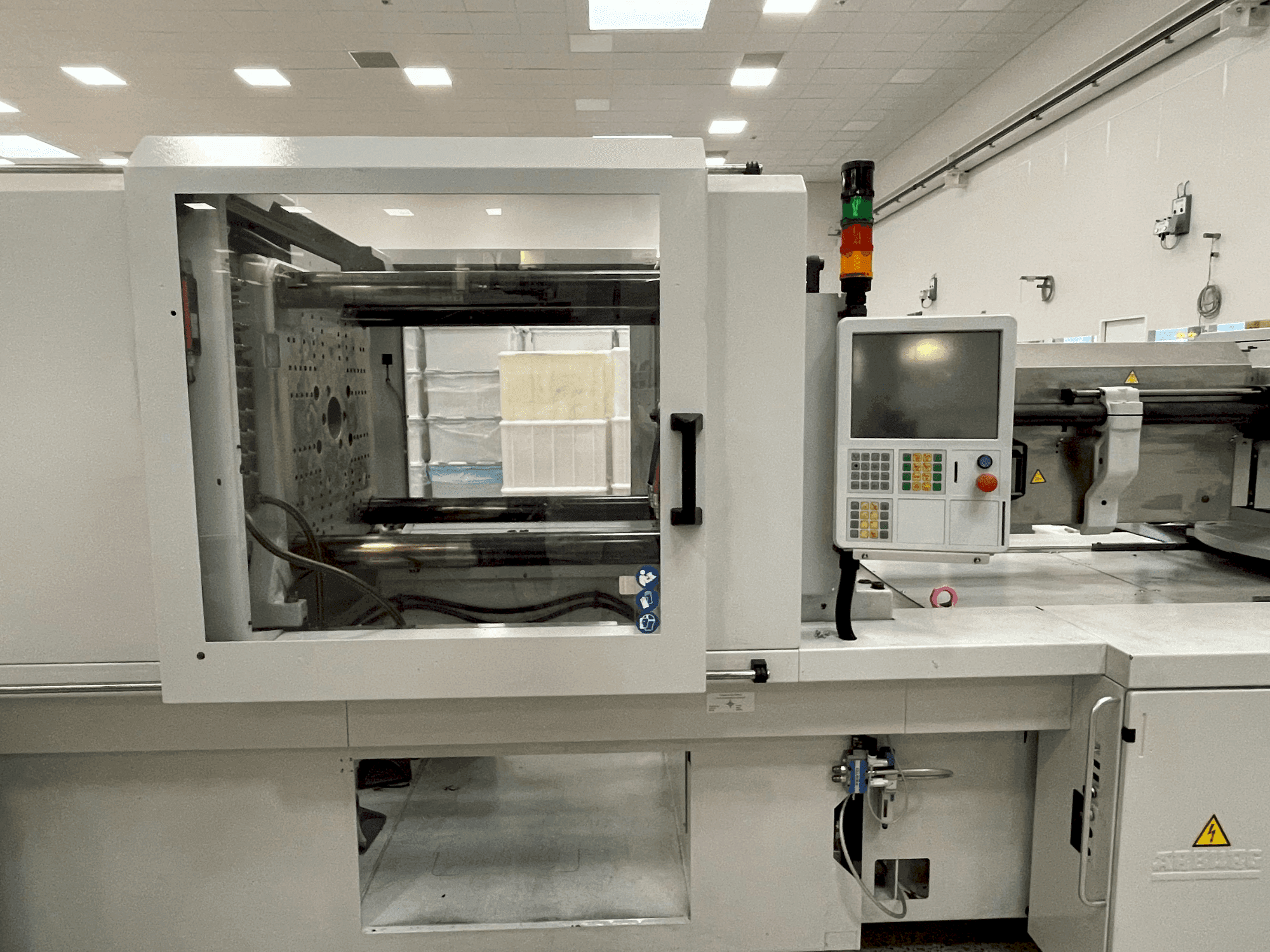 Arburg Allrounder 570 H 2000-1300-maskinen framifrån