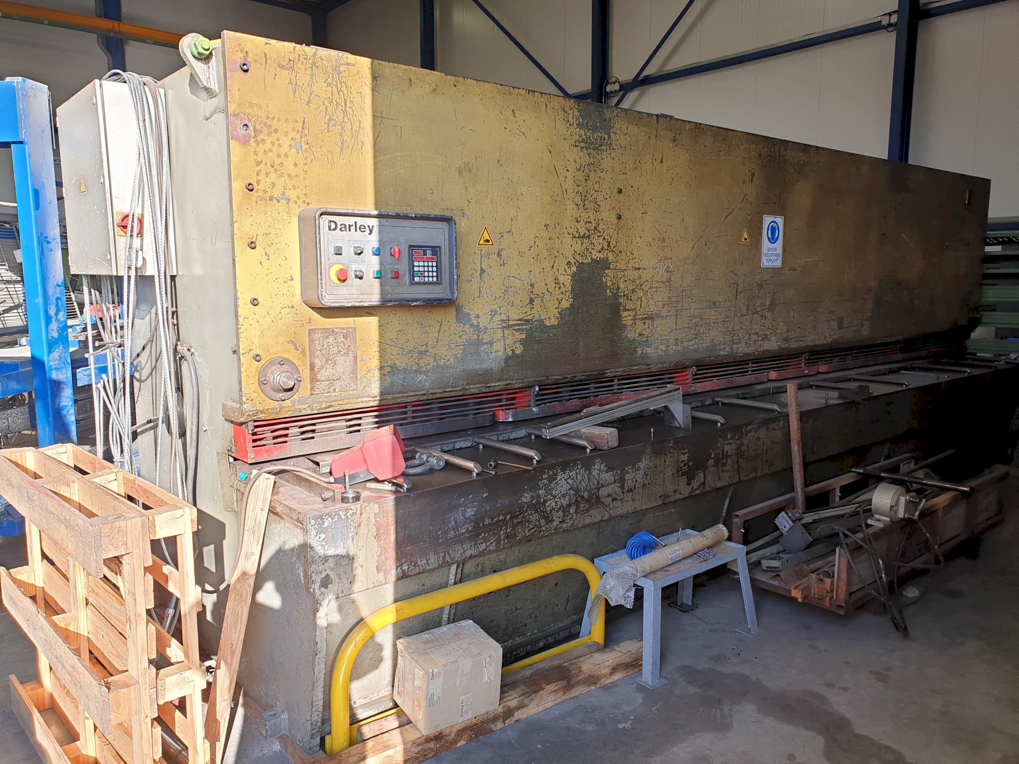 Darley-maskinen sedd från vänsterVS 6100X8