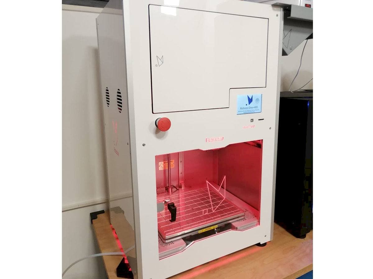 Roboze One Plus 400-maskinen framifrån
