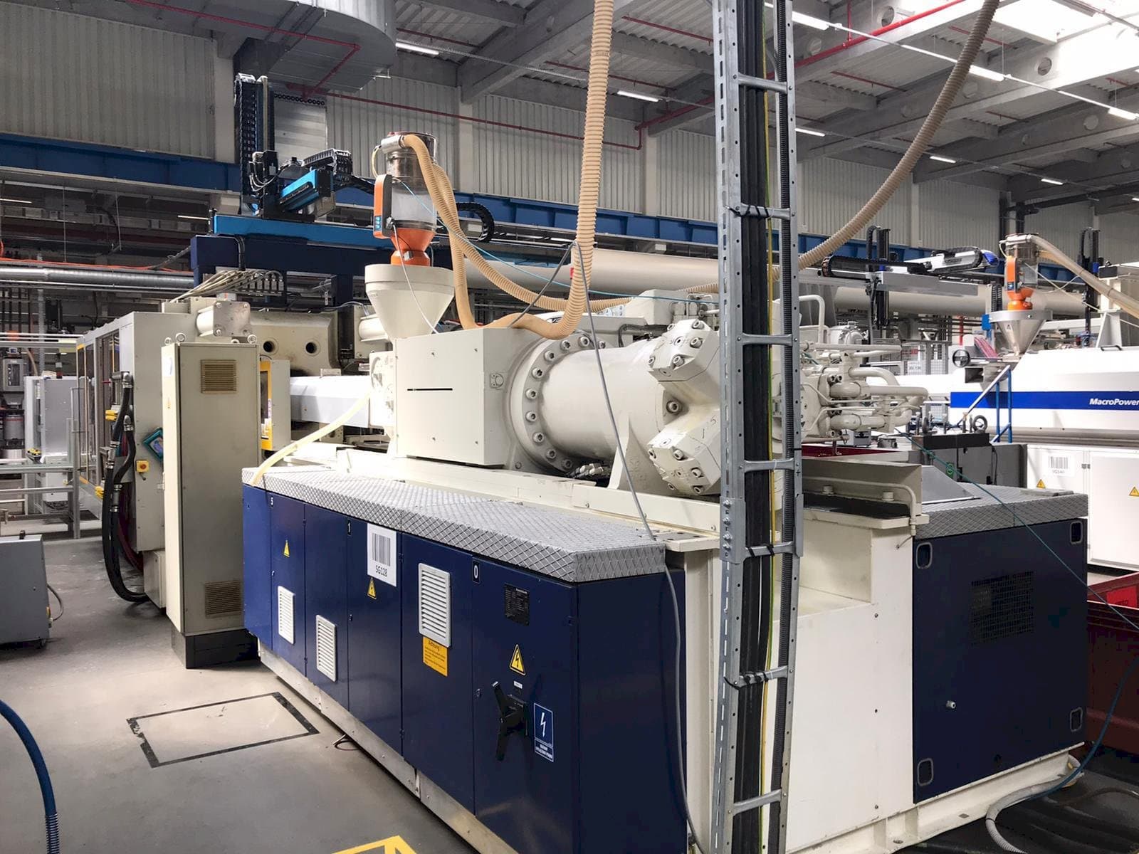 Krauss Maffei 800-8000 MC-maskinen framifrån