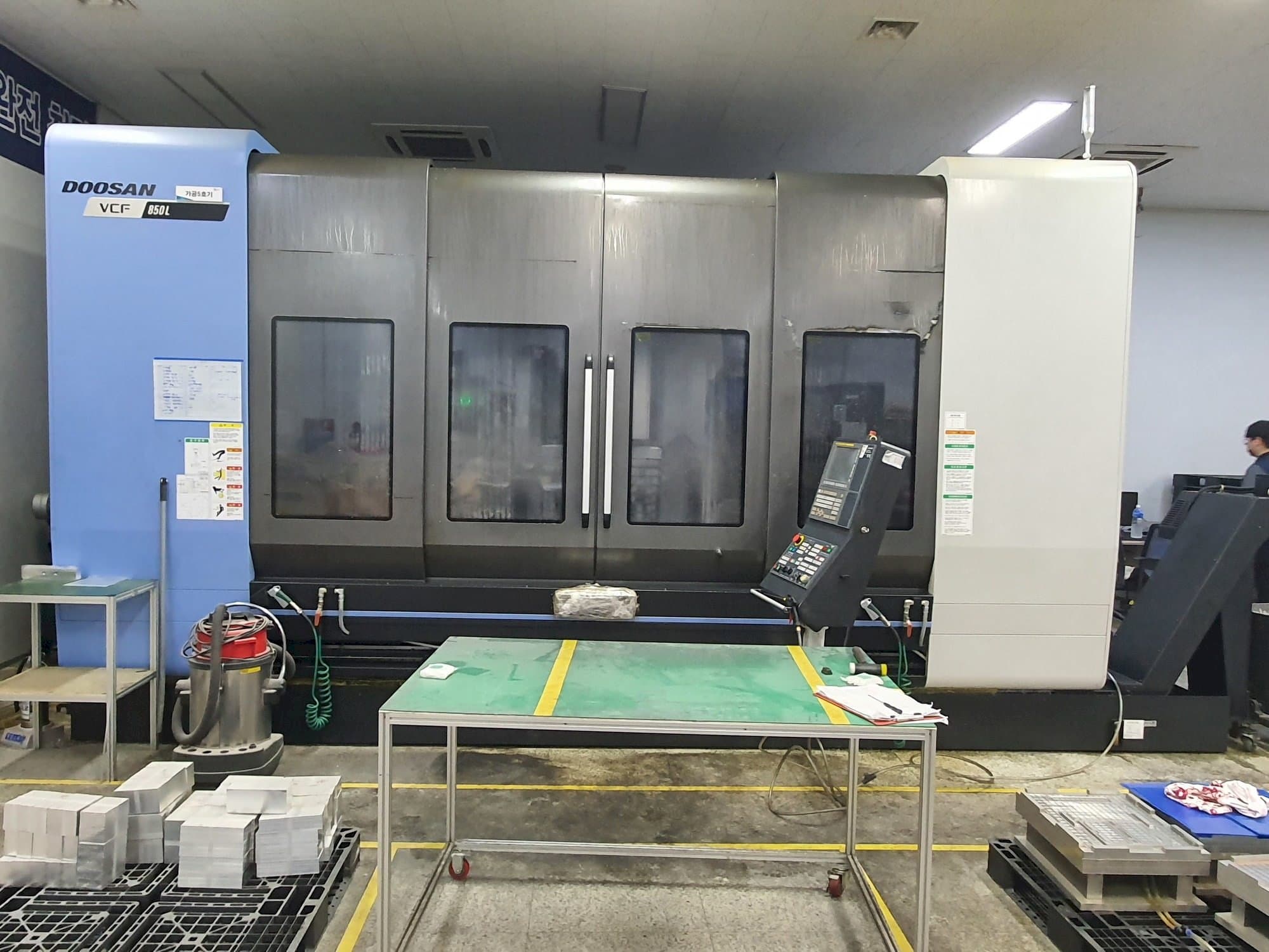 Doosan VCF850L-maskinen framifrån