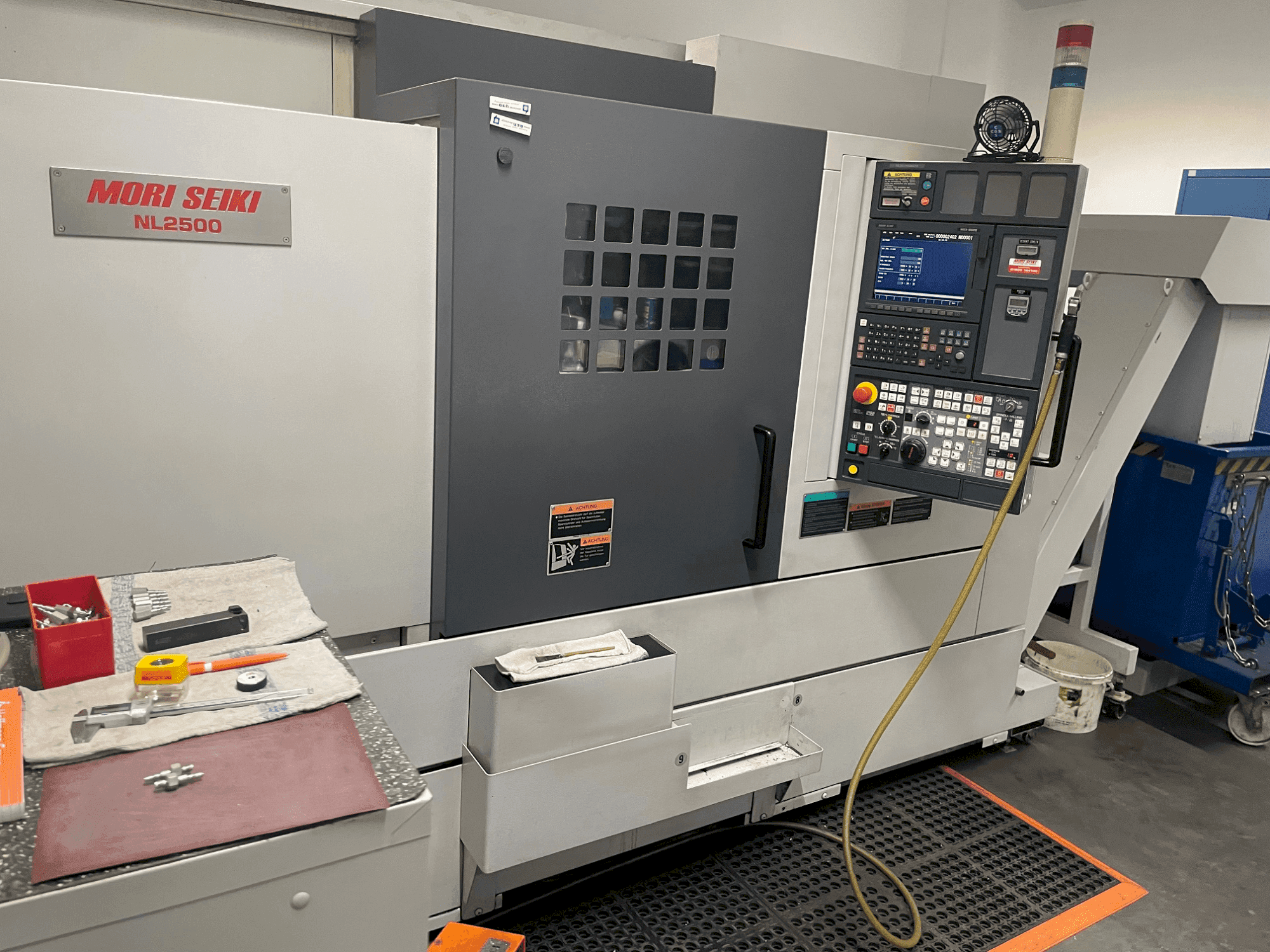MORI SEIKI NL2500Y/700-maskinen framifrån