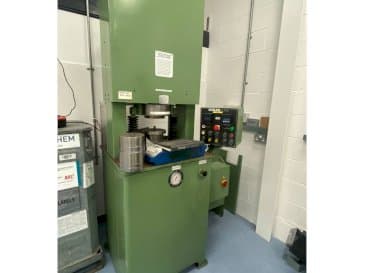 Extrude Hone Vector Series-maskinen framifrån