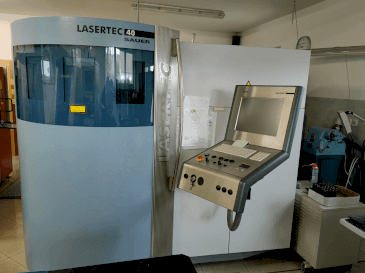 DMG SAUER LASERTEC 40  (2008)-maskinen framifrån