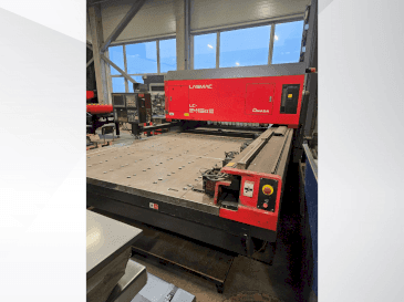AMADA LC 2415 A3-maskinen framifrån