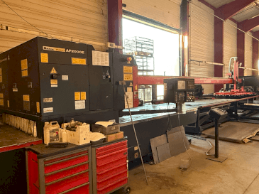 AMADA LC2415 alpha3-maskinen framifrån