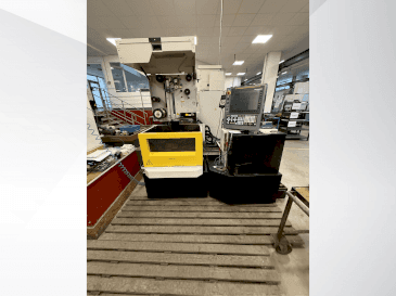 FANUC Robocut alpha-C400iB-maskinen framifrån