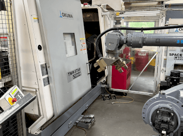 Okuma Twinstar LT300-M-maskinen framifrån