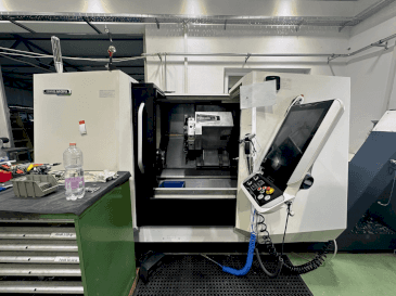 DMG MORI CLX 450 V4-maskinen framifrån