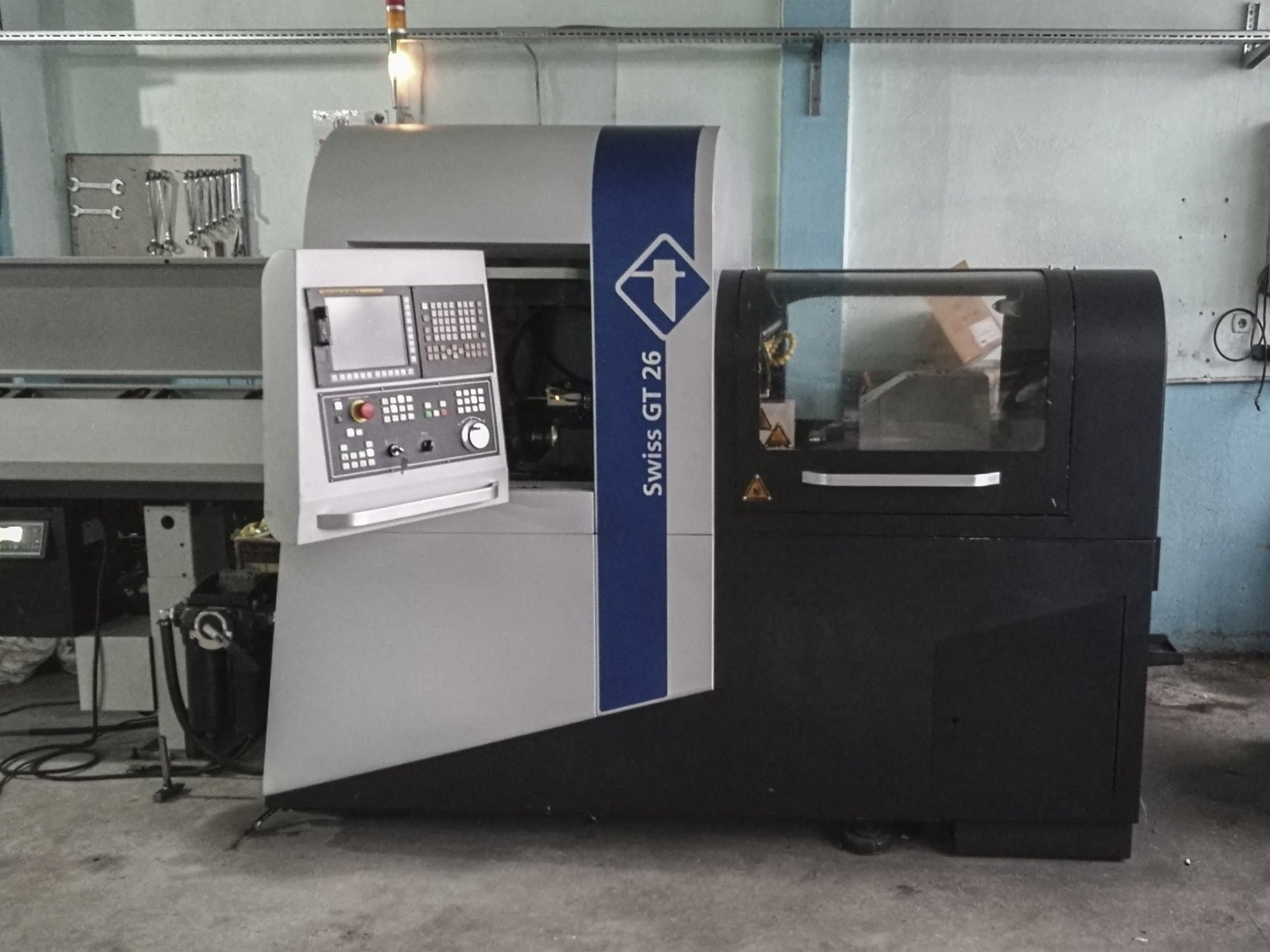 Tornos-maskinen framifrånSWISS GT 26