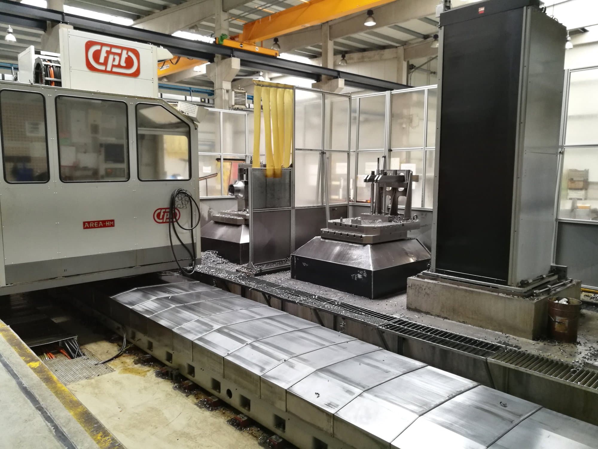 FPT-maskinen sedd från vänsterAREA M