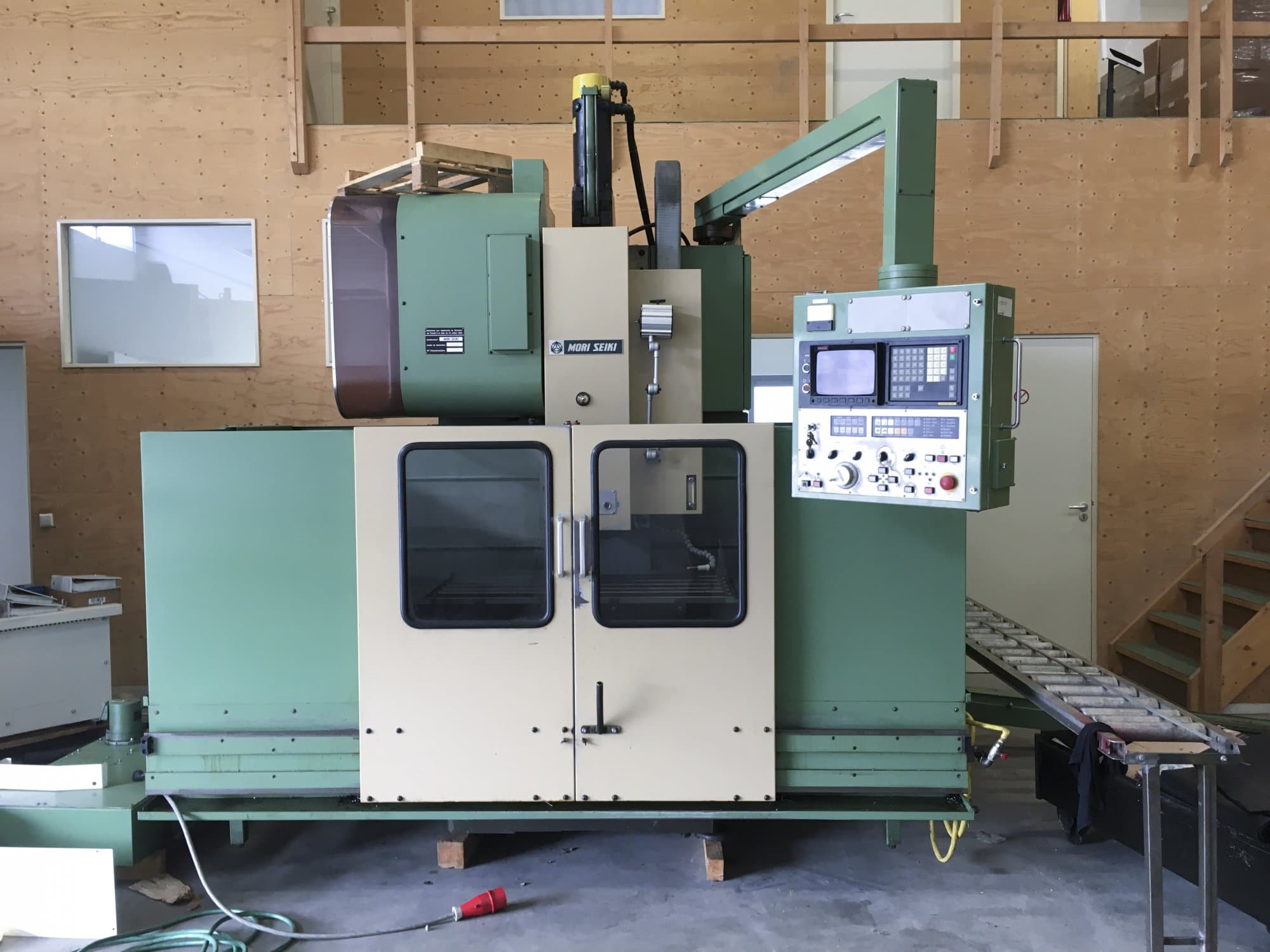 MORI SEIKI-maskinen framifrånMV-45/40