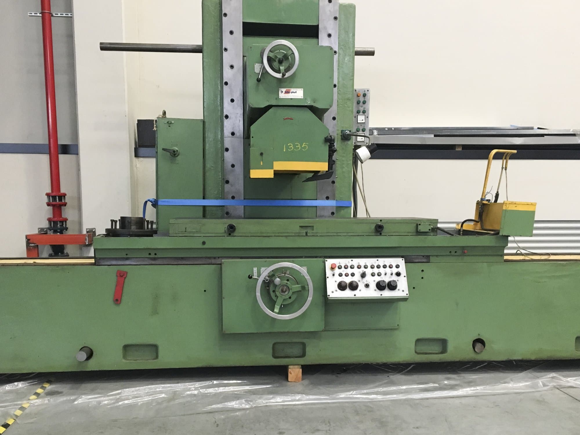 Inter-plast-maskinen framifrån3 D 725