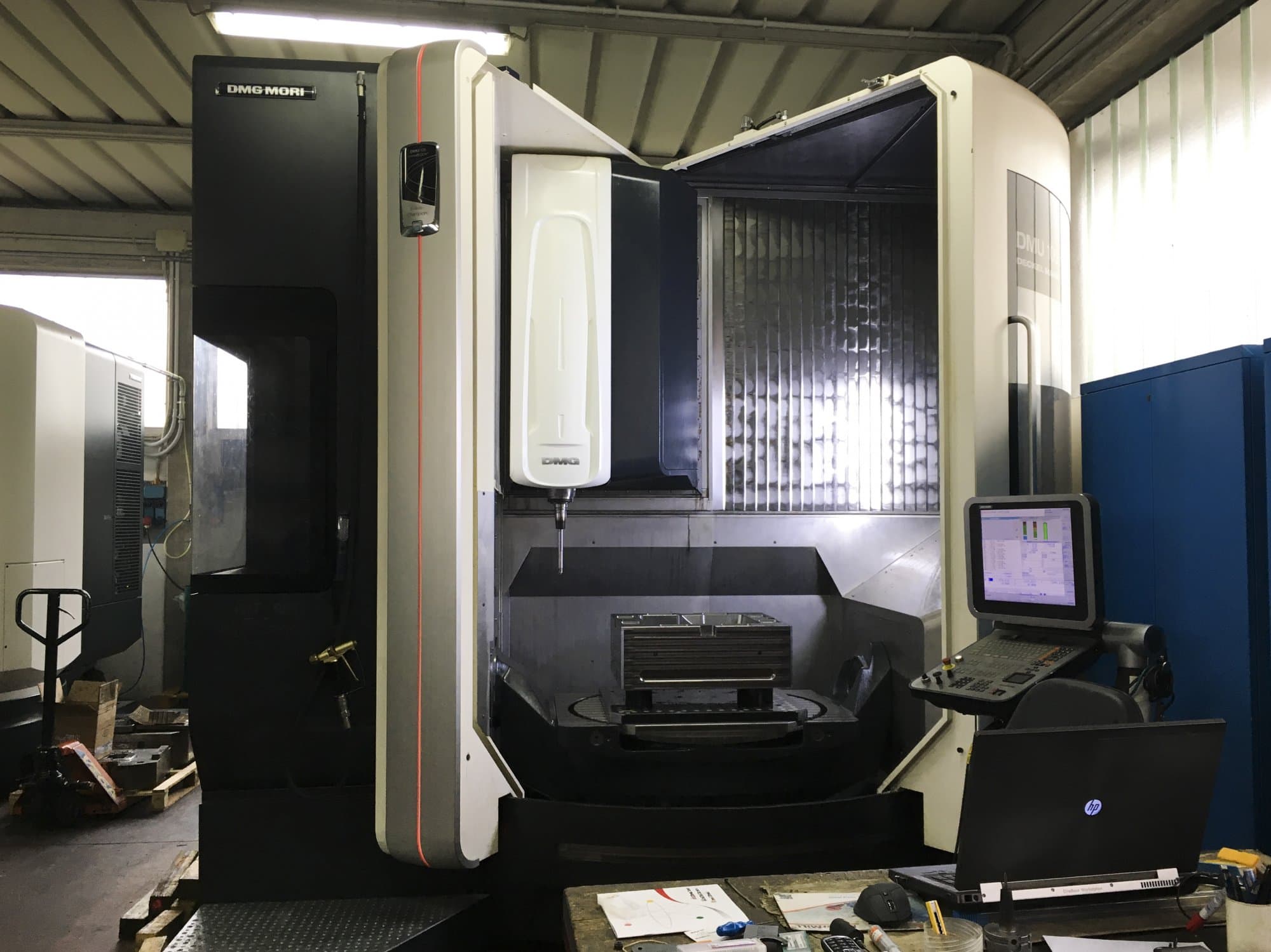 1 DMG MORI-maskinen framifrånDMU 105 monoBLOCK