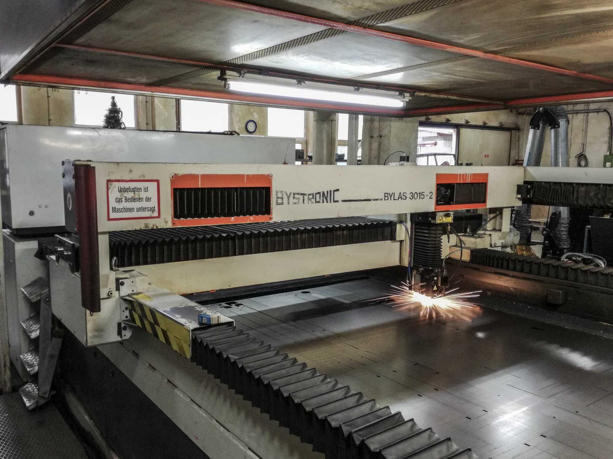 1 Bystronic-maskinen sedd från vänsterBylas 3015-2