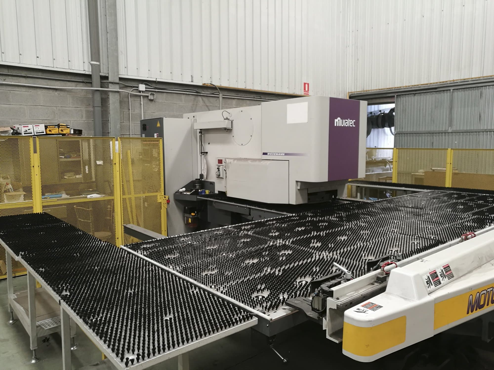 Murata Wiedemann-maskinen sedd från vänsterM-2558-T