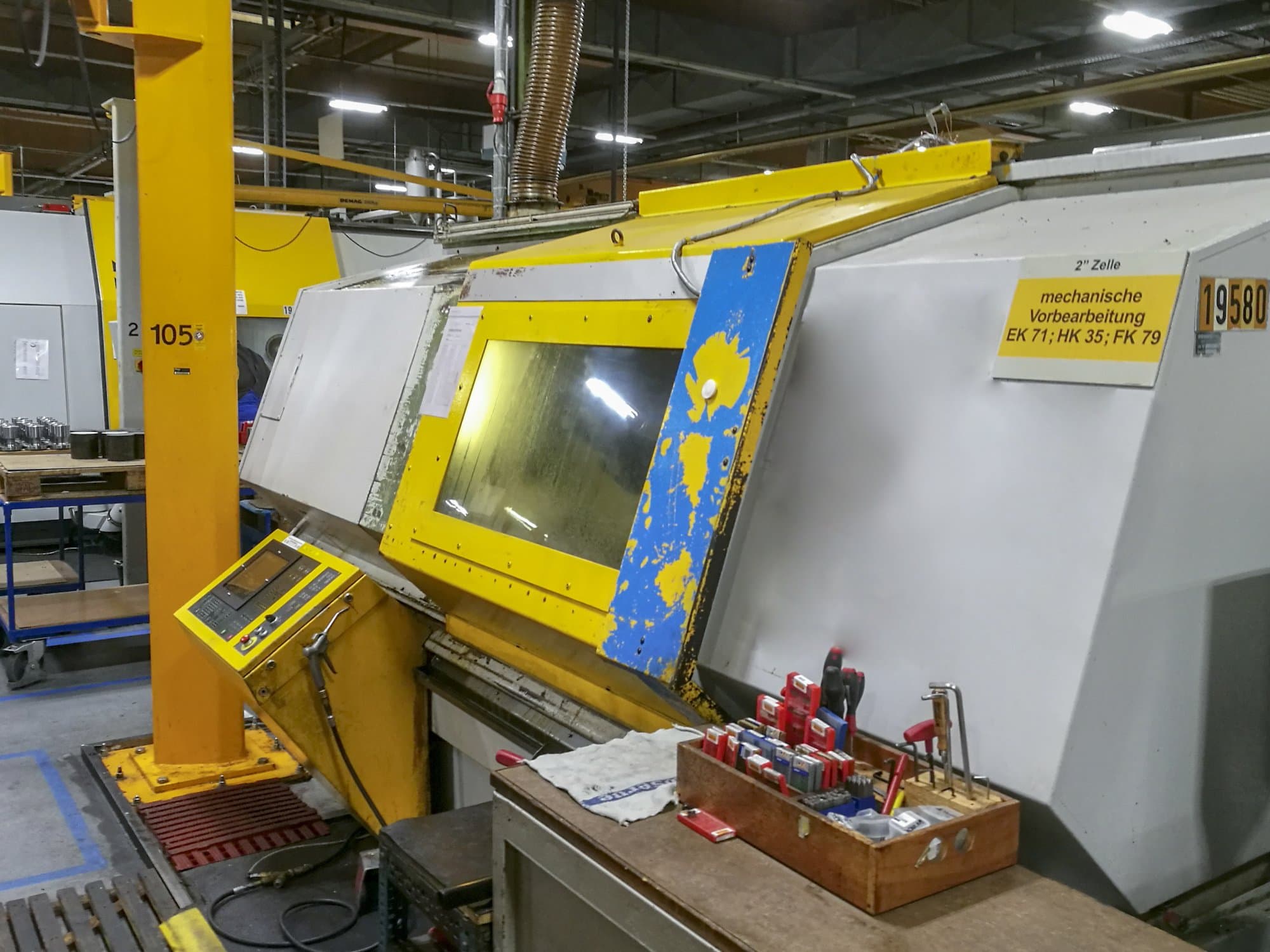 OERLIKON BOEHRINGER-maskinen sedd från högerVDF 250 C-F