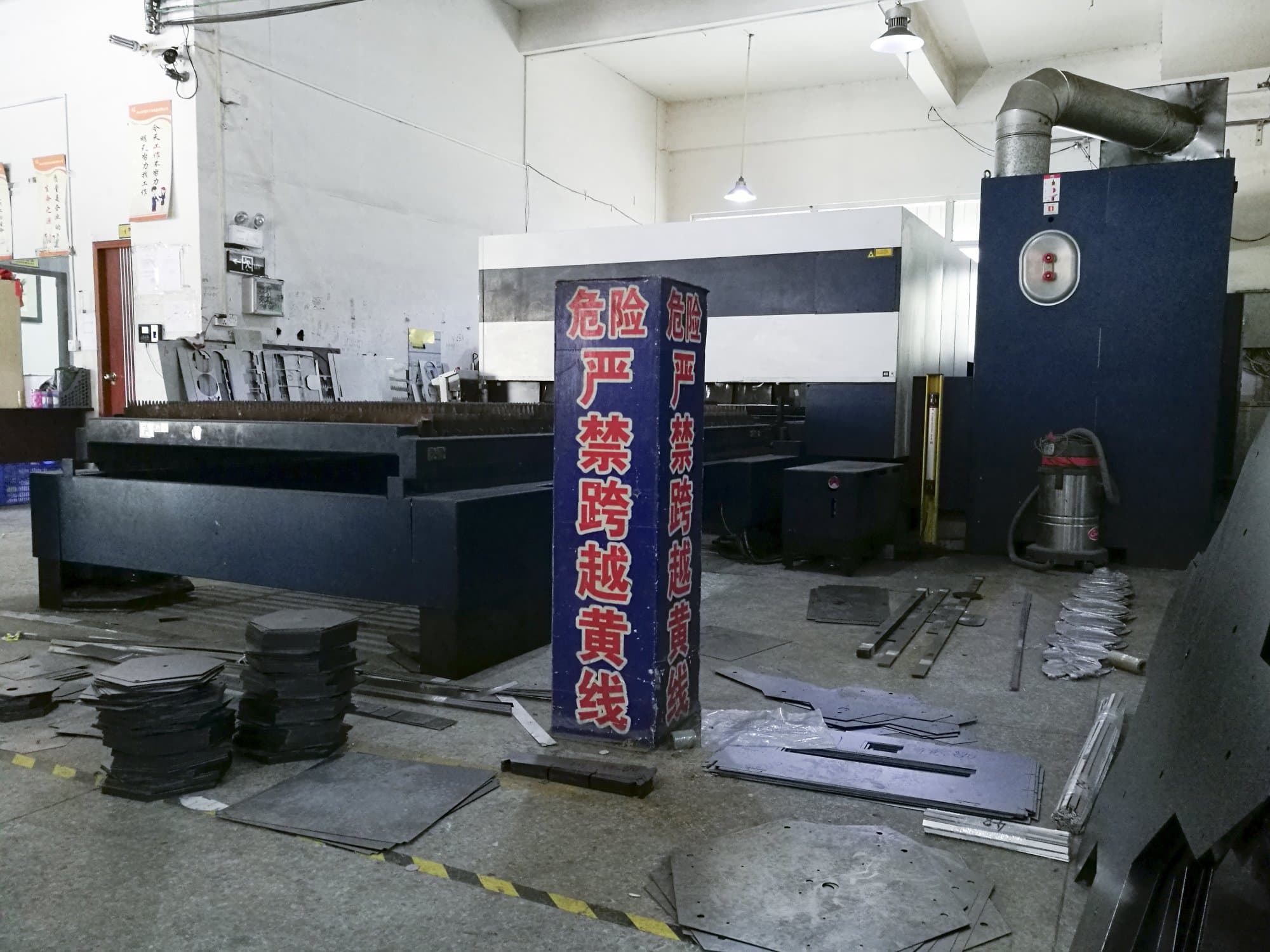 1 Trumpf-maskinen sedd från högerTruLaser 3030