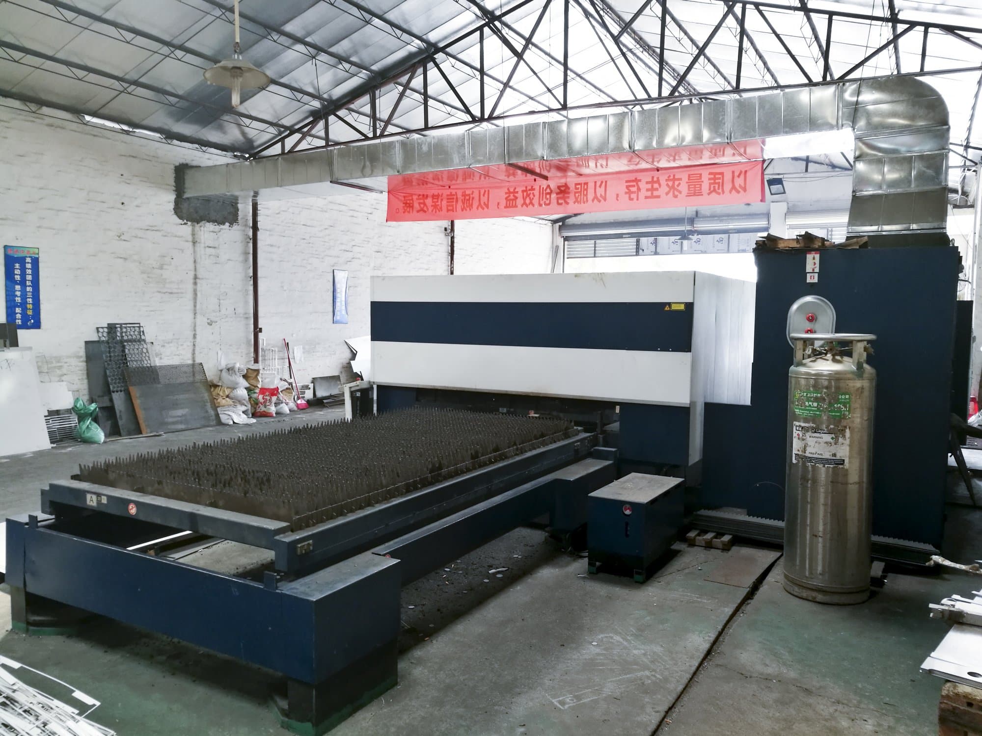 1 Trumpf-maskinen sedd från högerTruLaser 3030