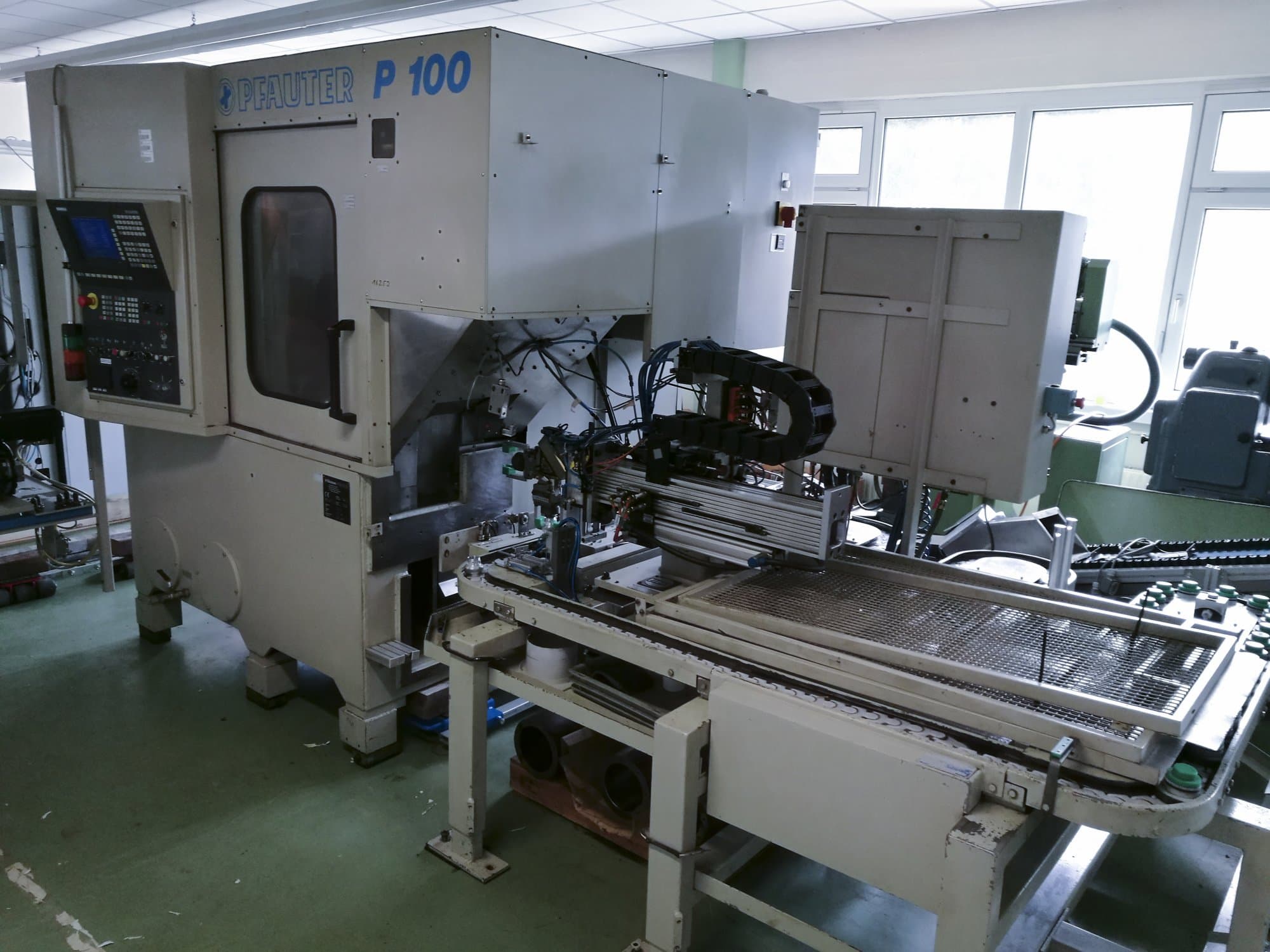 GLEASON-PFAUTER-maskinen framifrånP100