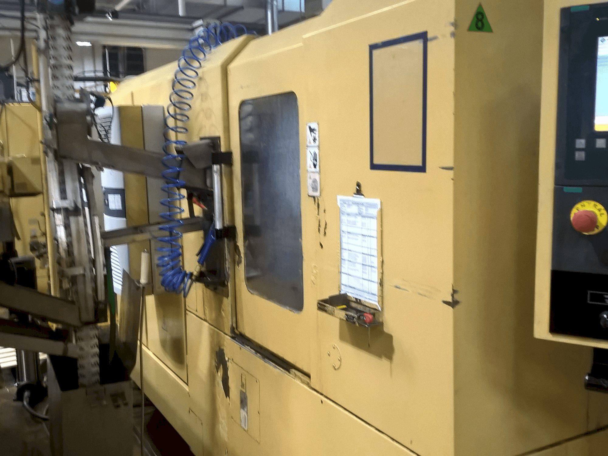 TAJMAC-ZPS SAL 100/4-maskinen sedd från höger sida