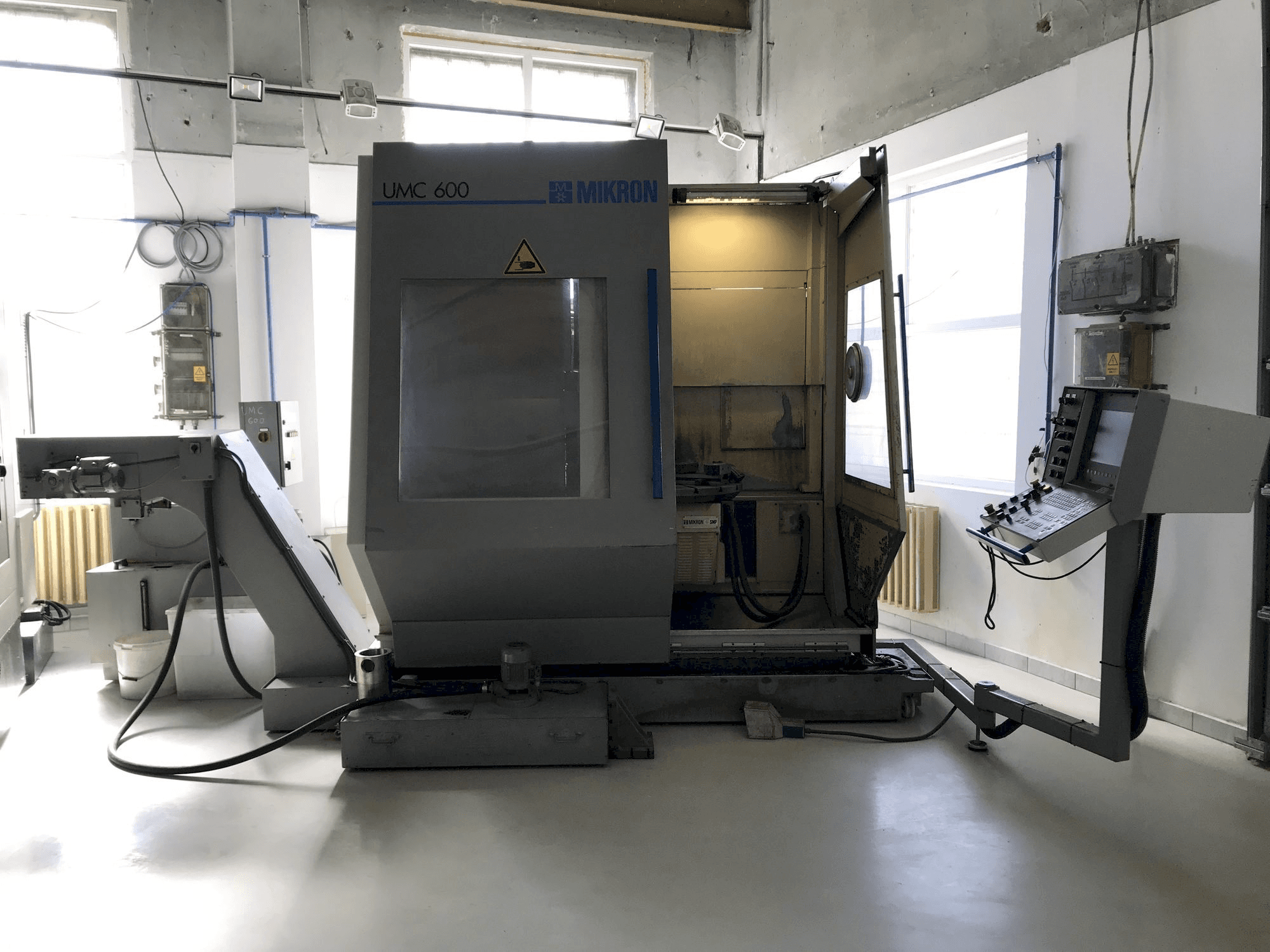 MIKRON UMC 600-maskinen framifrån