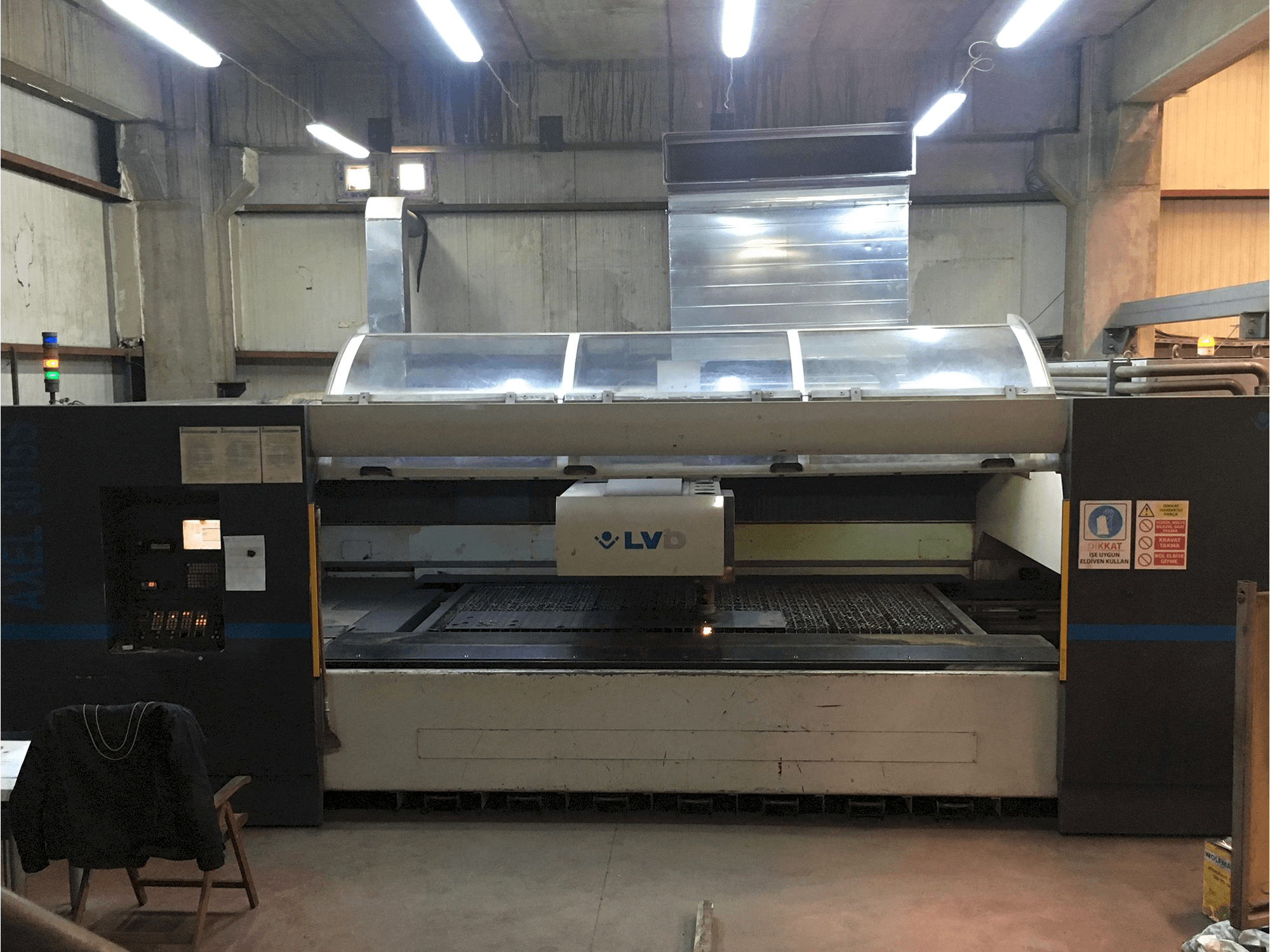 LVD-maskinen framifrånAXEL 3015 S