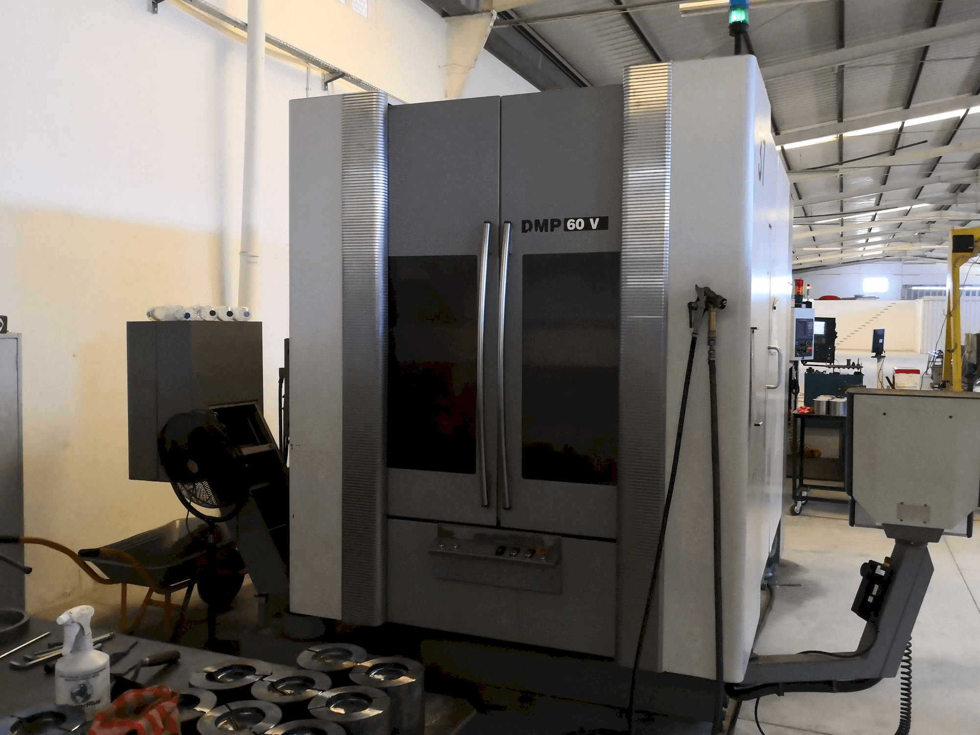 DECKEL MAHO DMP 60V-maskinen framifrån