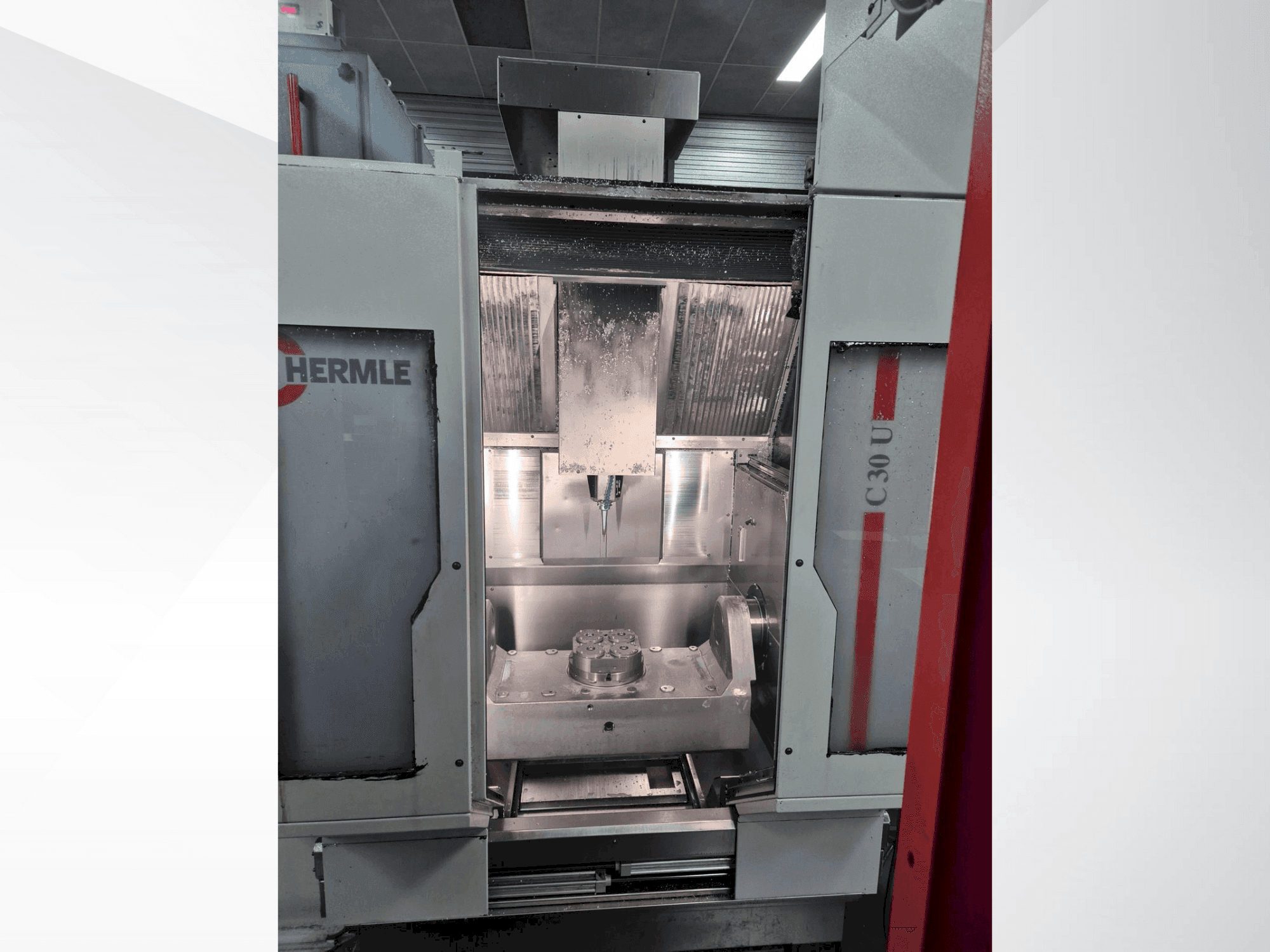 HERMLE C30U + RS Automation-maskinen framifrån