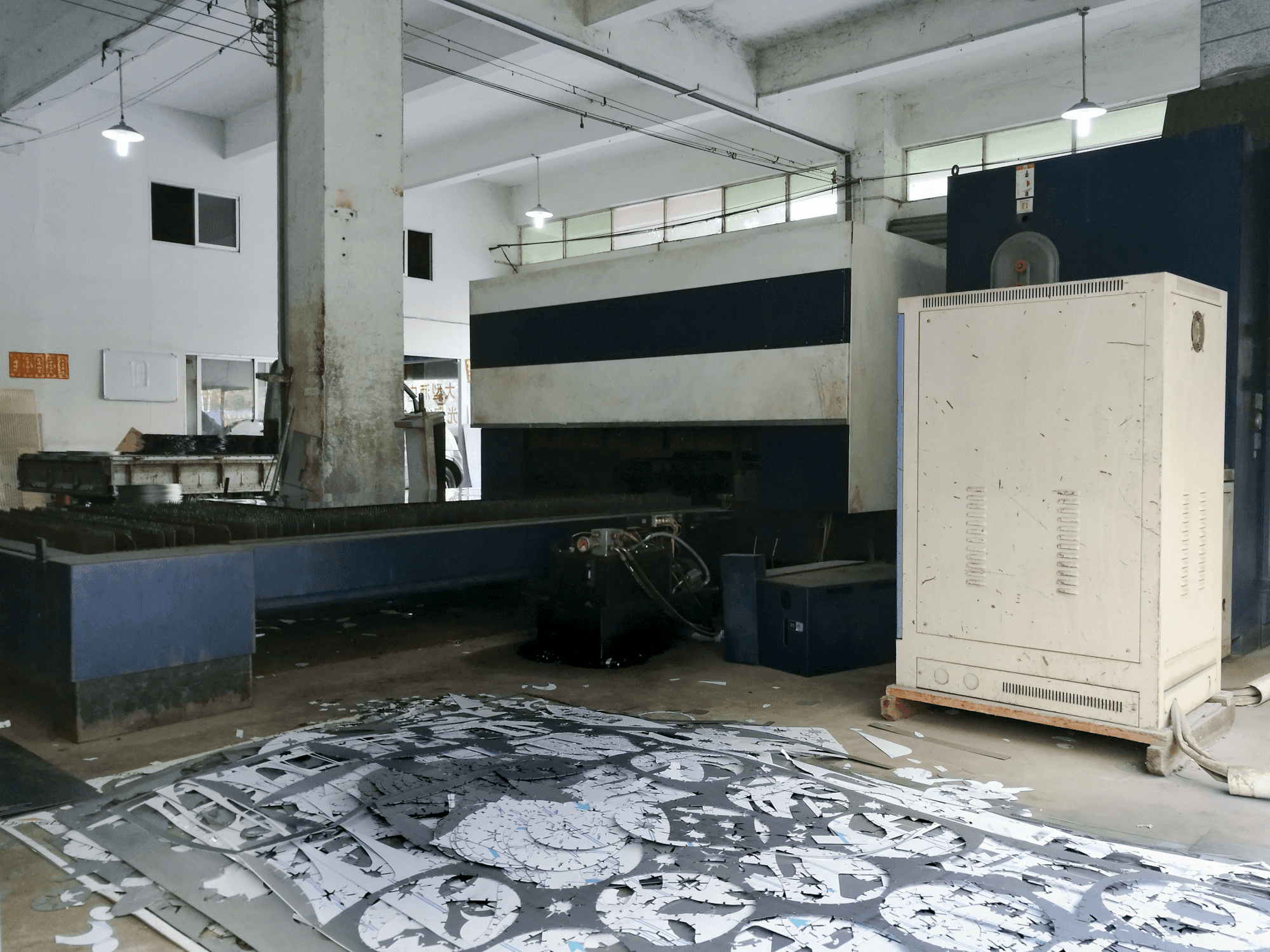 1 Trumpf-maskinen sedd från högerTruLaser 3030