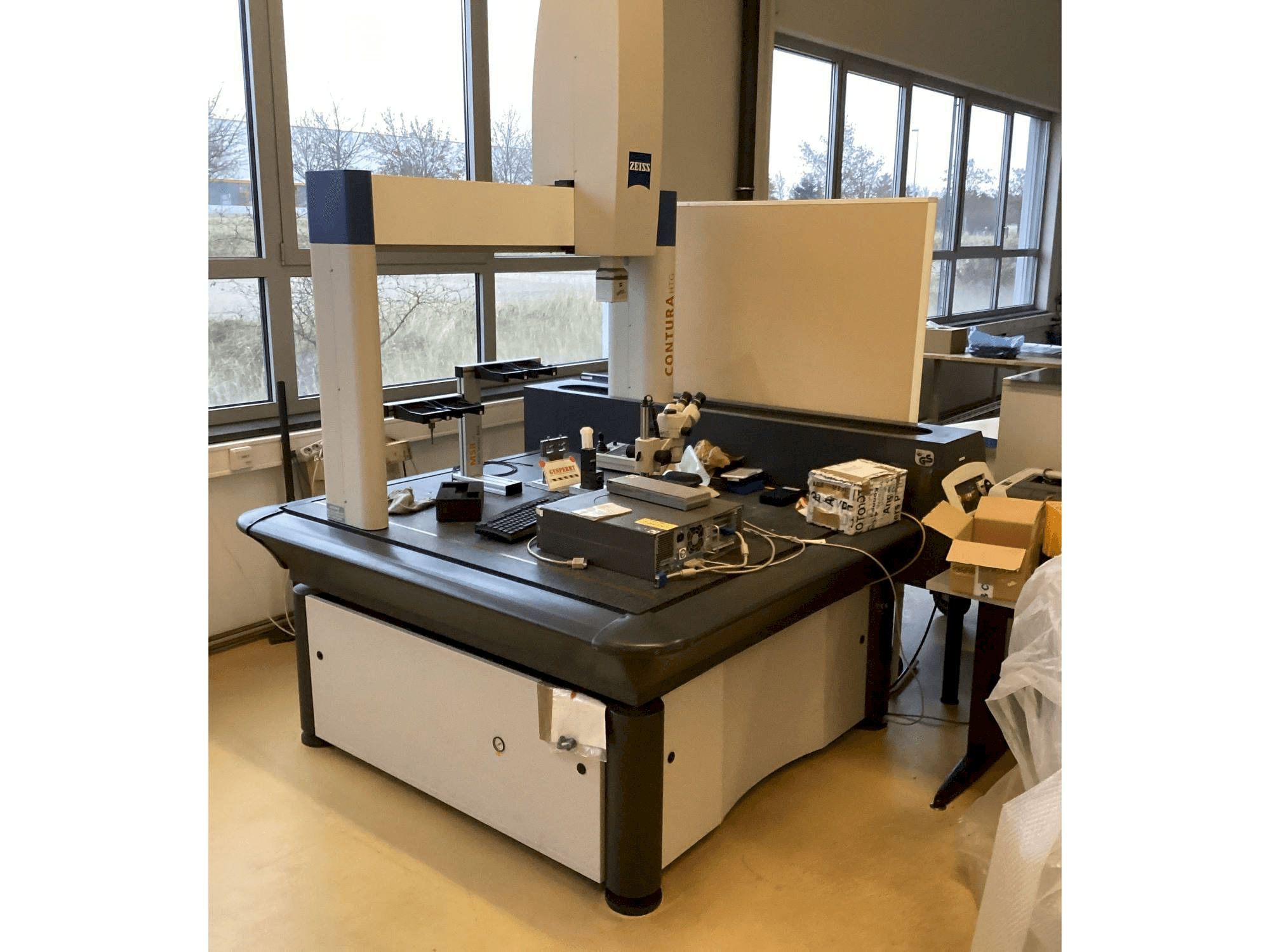 ZEISS Contura HTG 10/12/6-maskinen framifrån