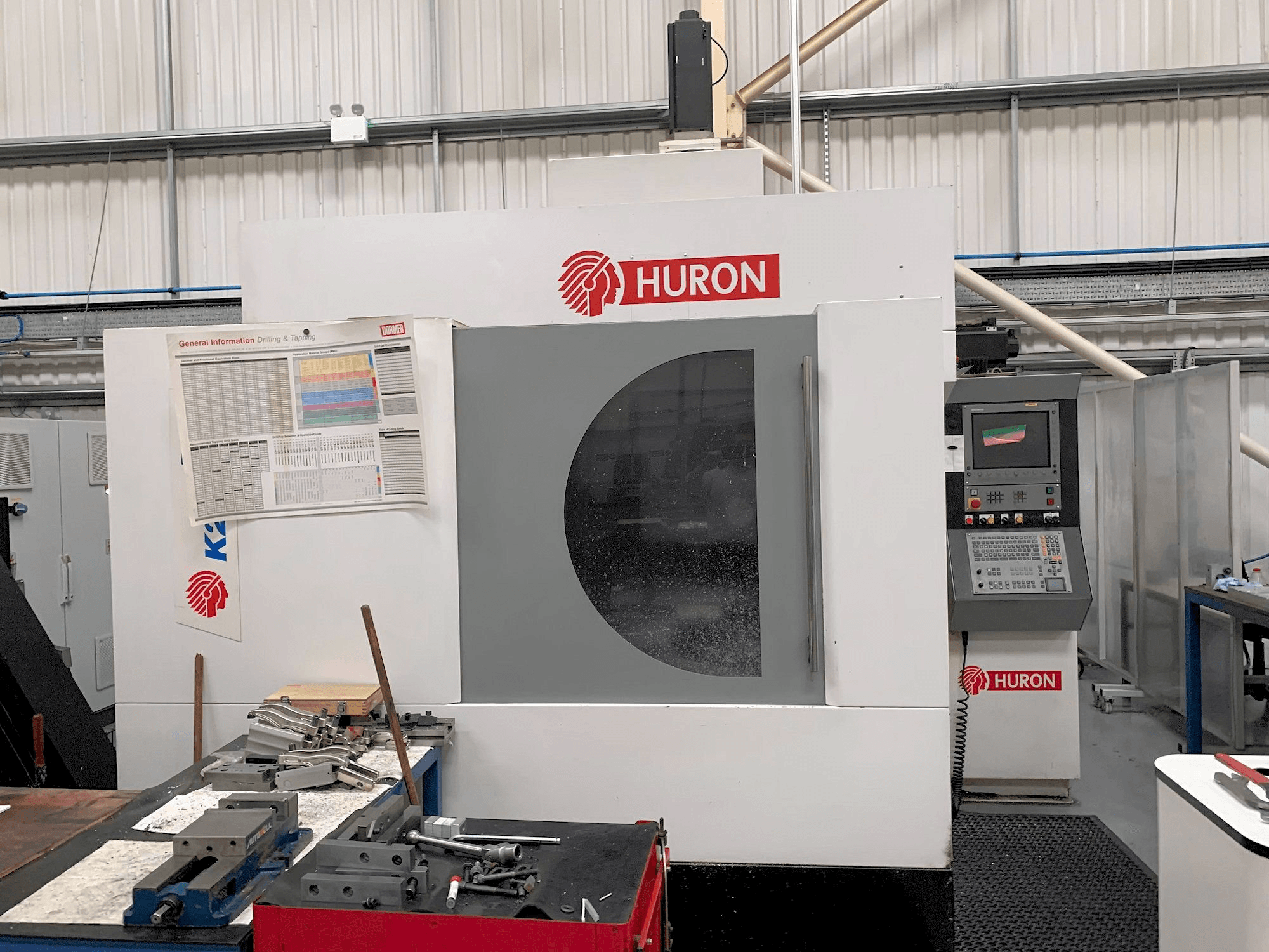 Hurco K2X 10-maskinen framifrån