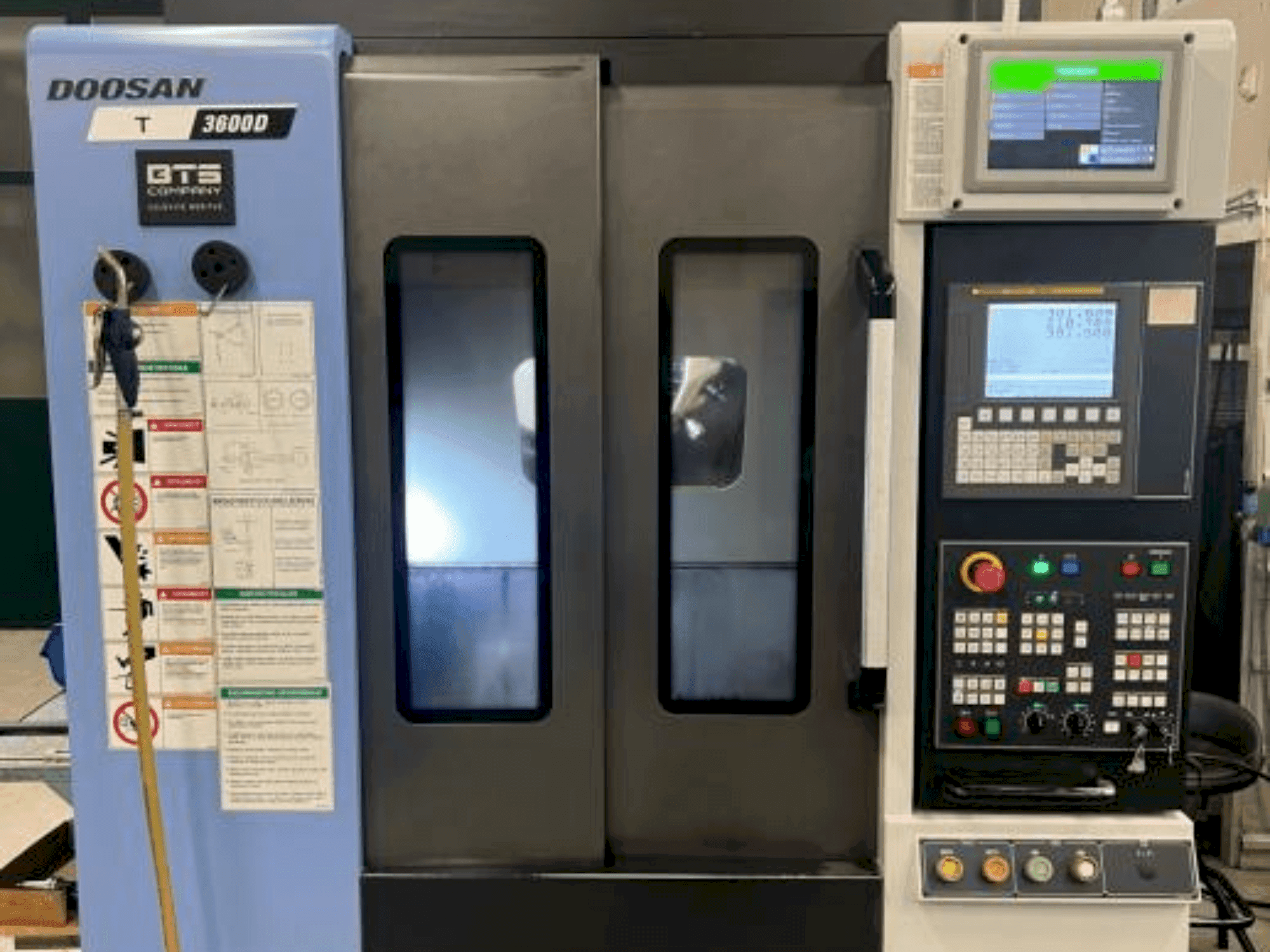 DOOSAN T3600 D-maskinen framifrån