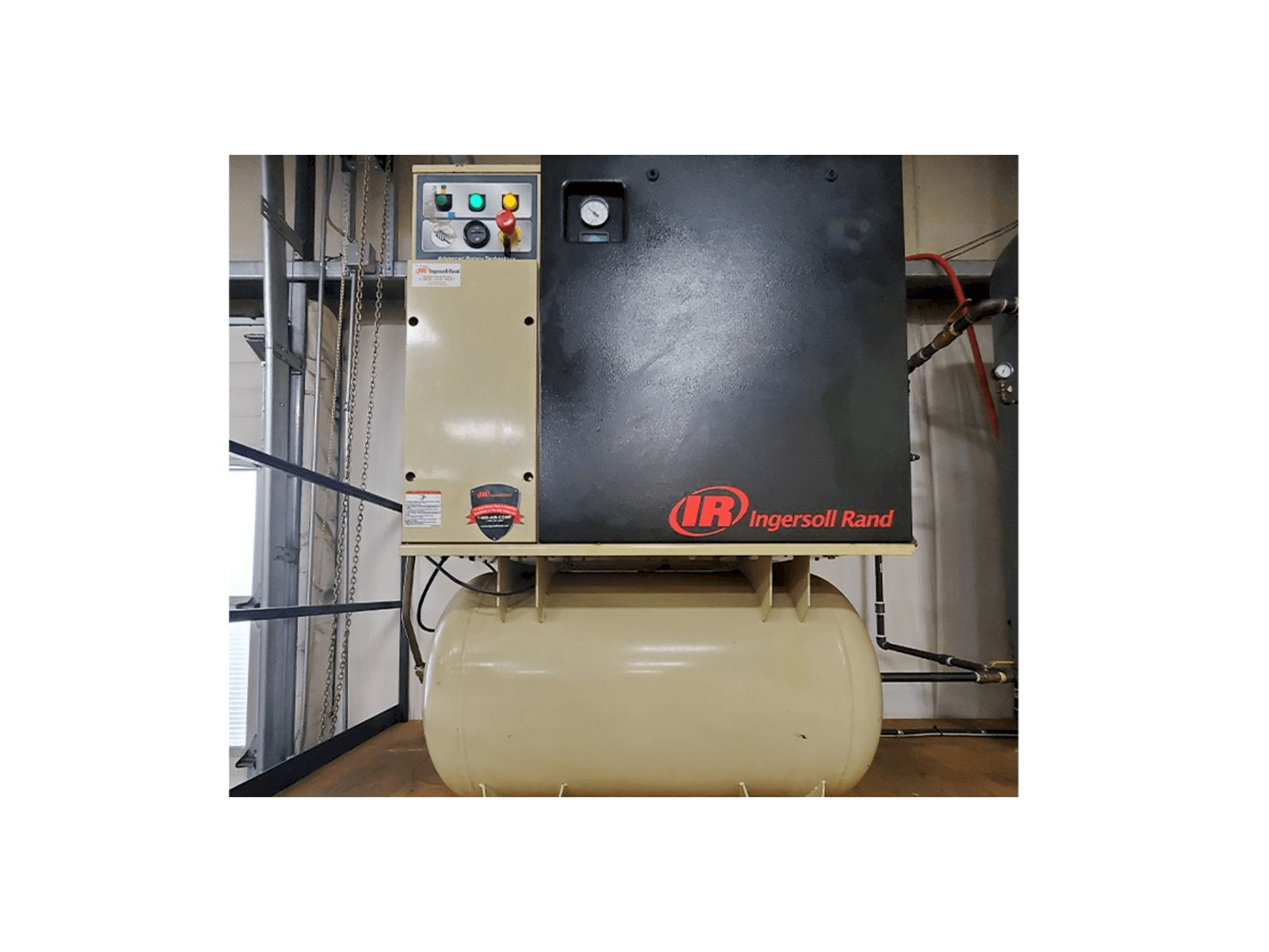 Ingersoll Rand UP6-15cTAS-125-maskinen framifrån