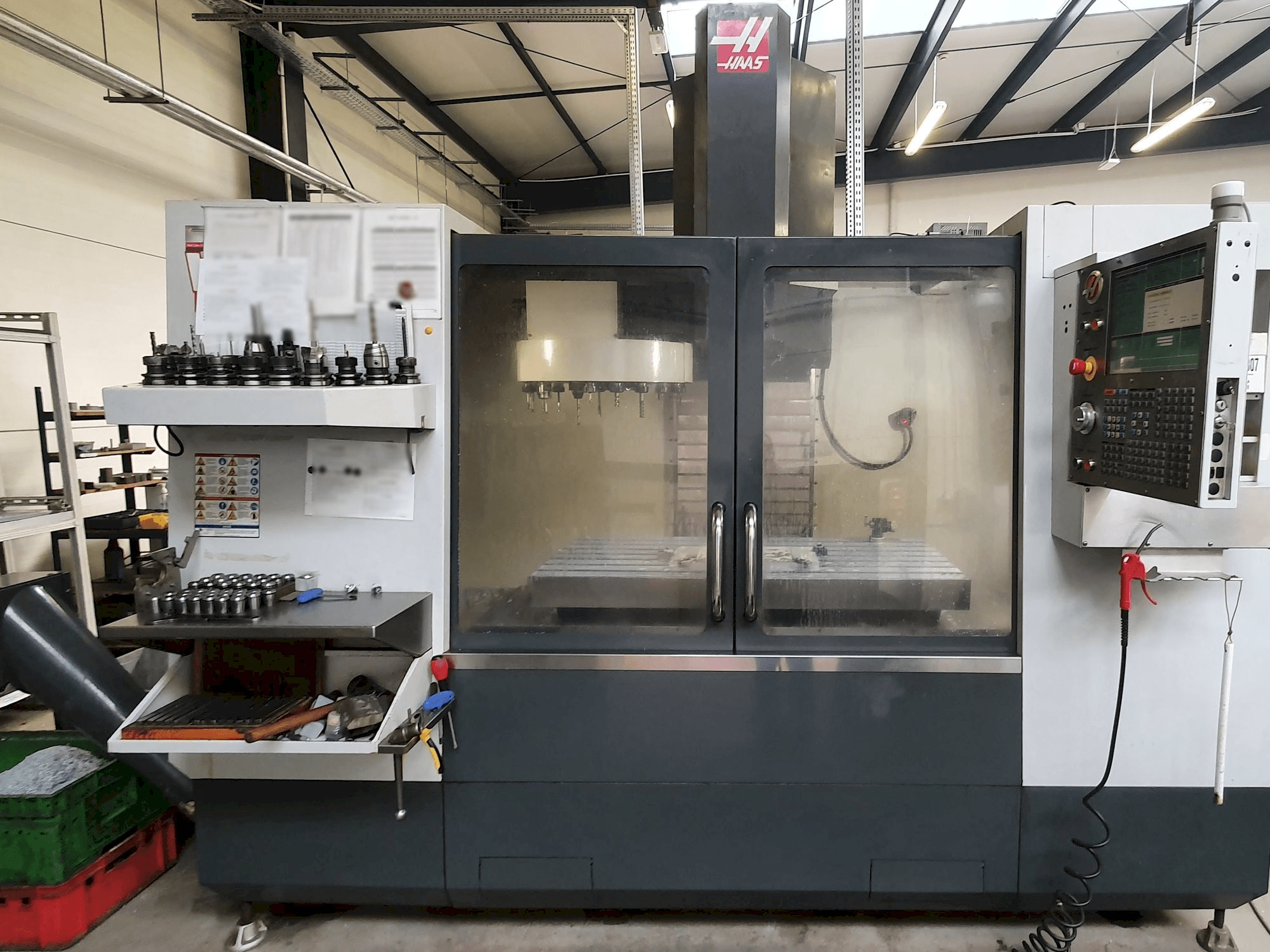 HAAS VF-3YT-maskinen framifrån